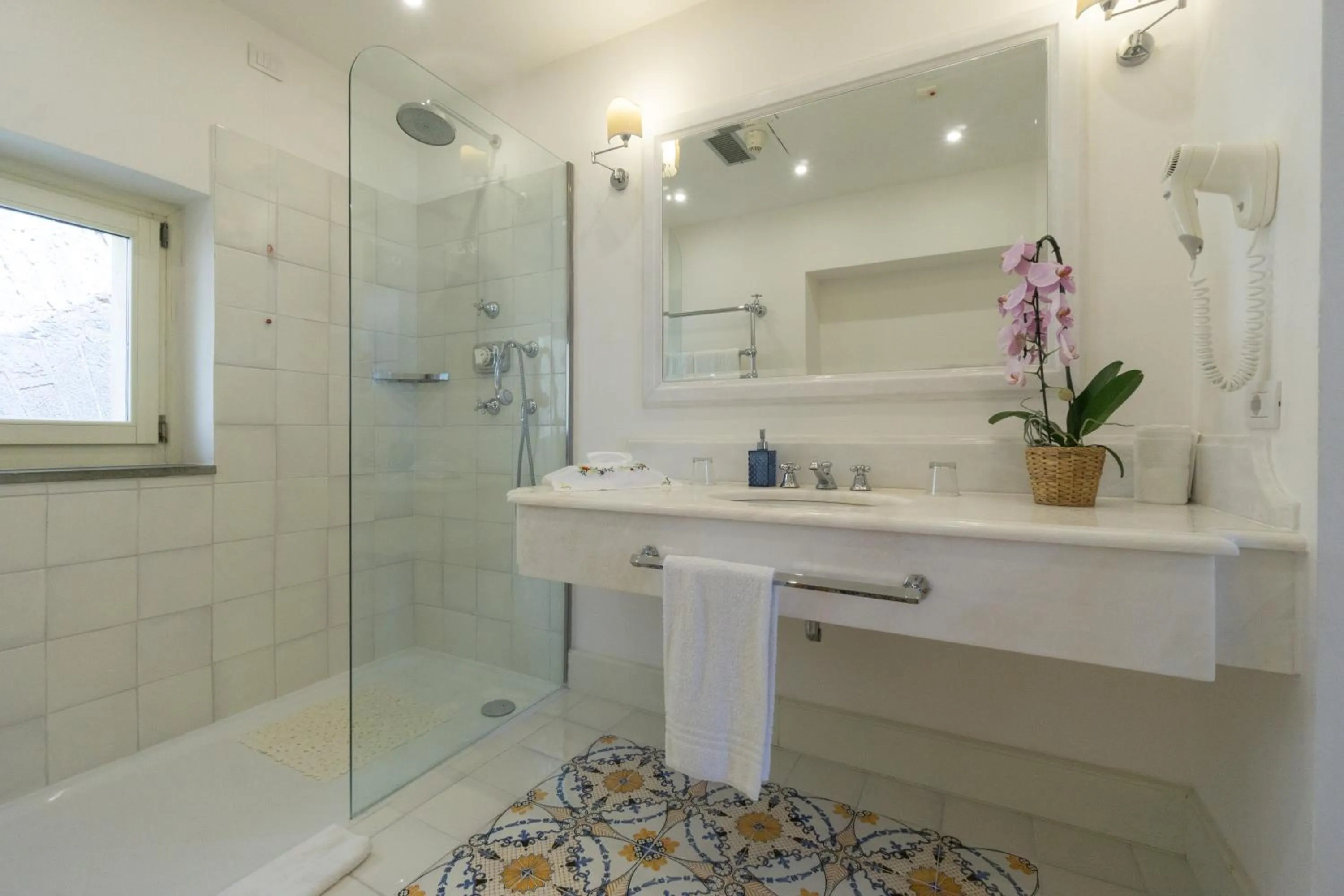 Bathroom in Palazzo Belmonte