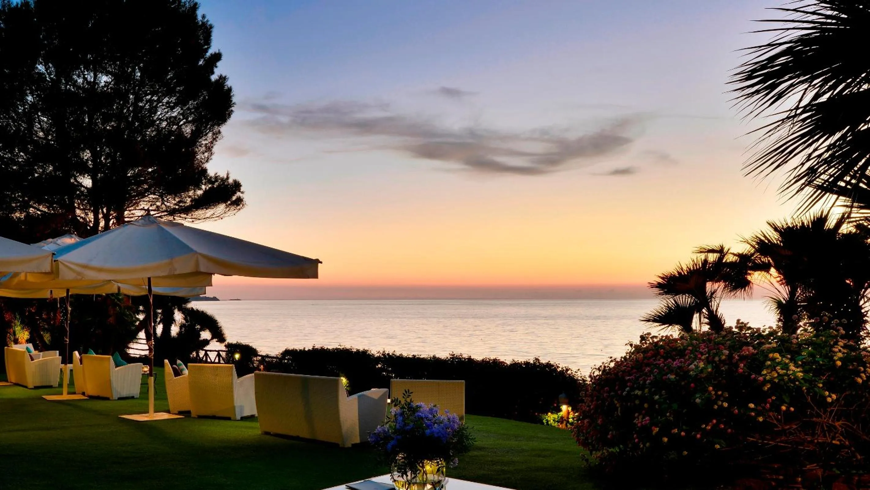 Lounge or bar in Palazzo Belmonte