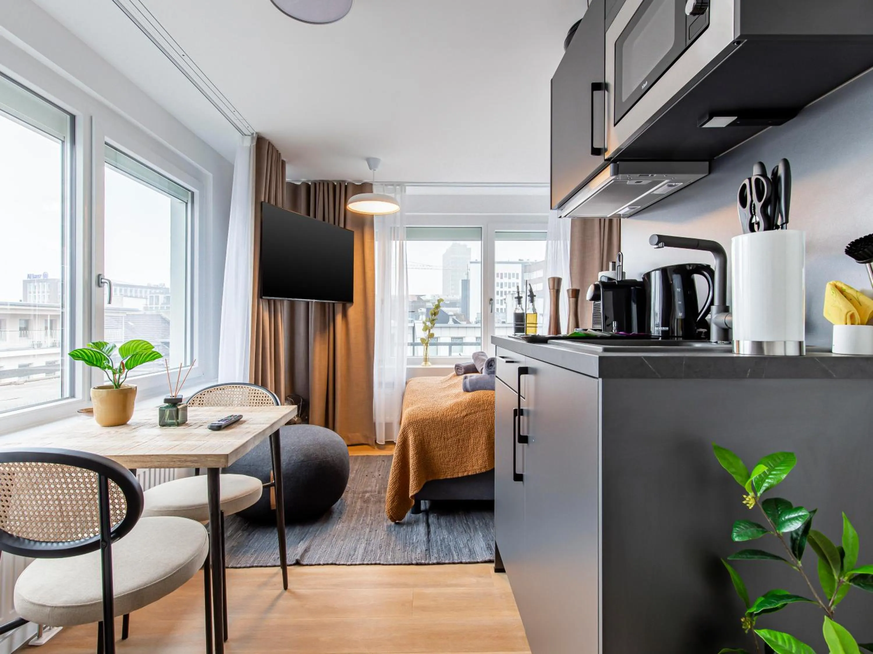 Photo of the whole room in Limehome Essen Kettwiger Straße