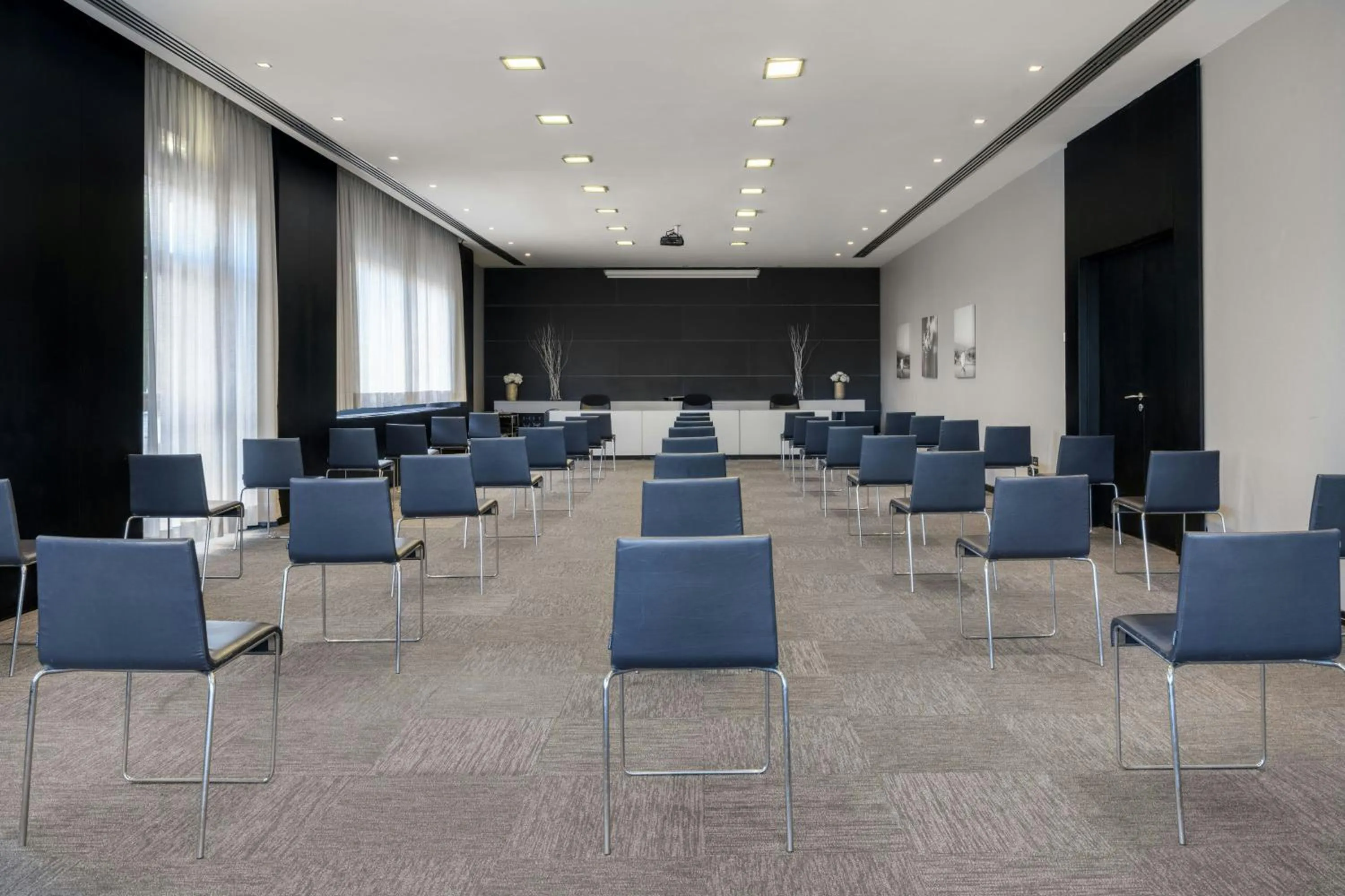 Meeting/conference room in AC Hotel by Marriott Pisa
