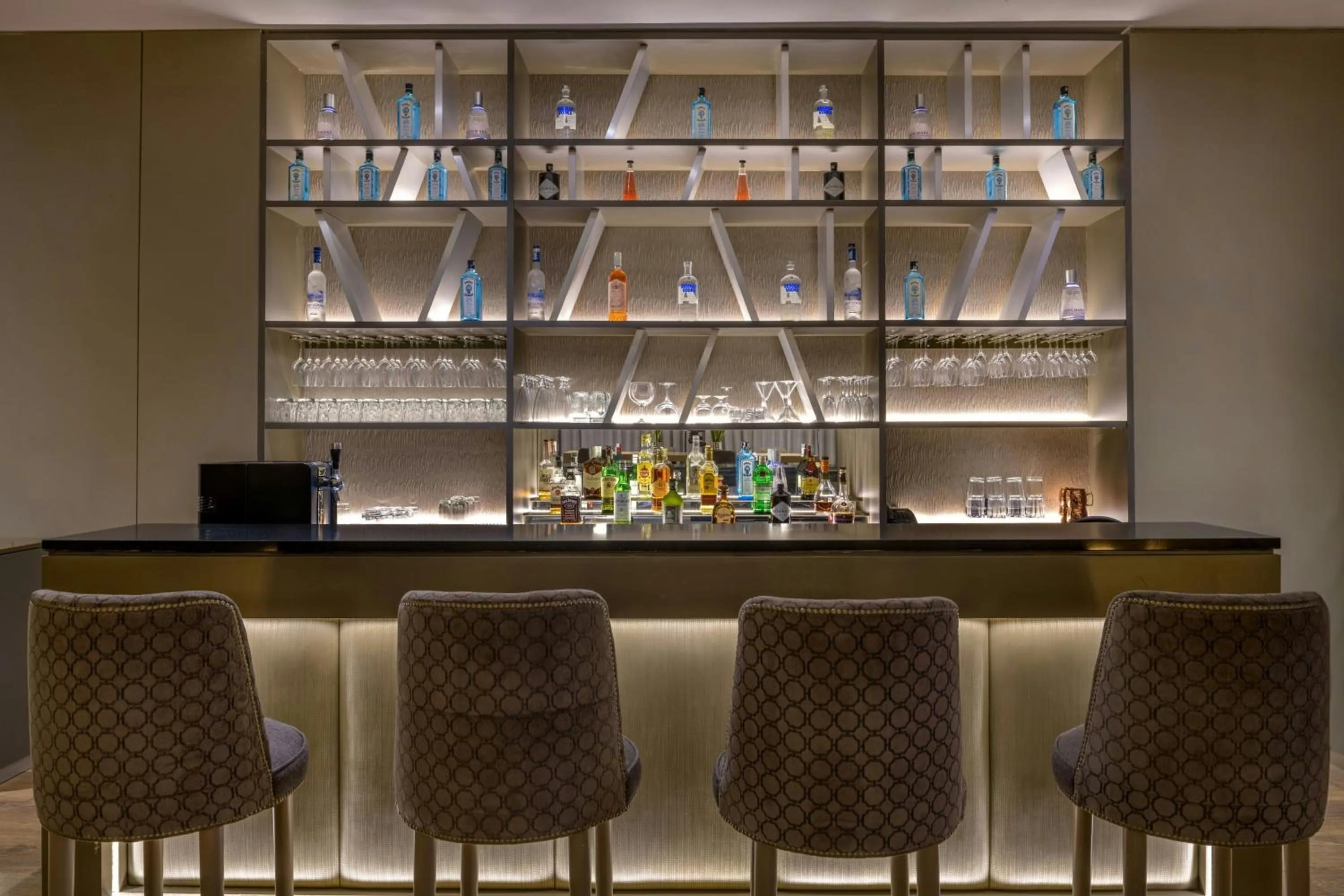 Lounge or bar in AC Hotel by Marriott Pisa