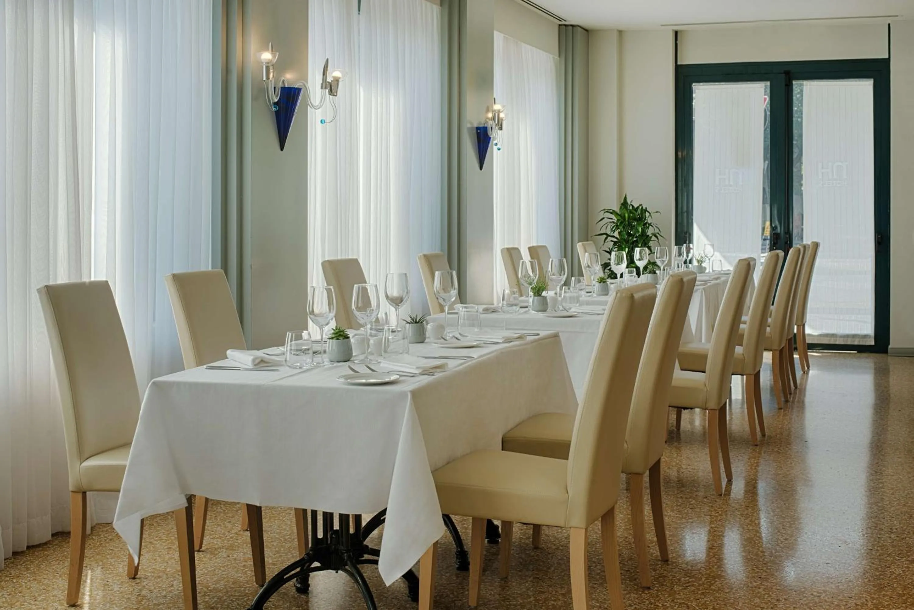 Restaurant/places to eat in NH Ravenna