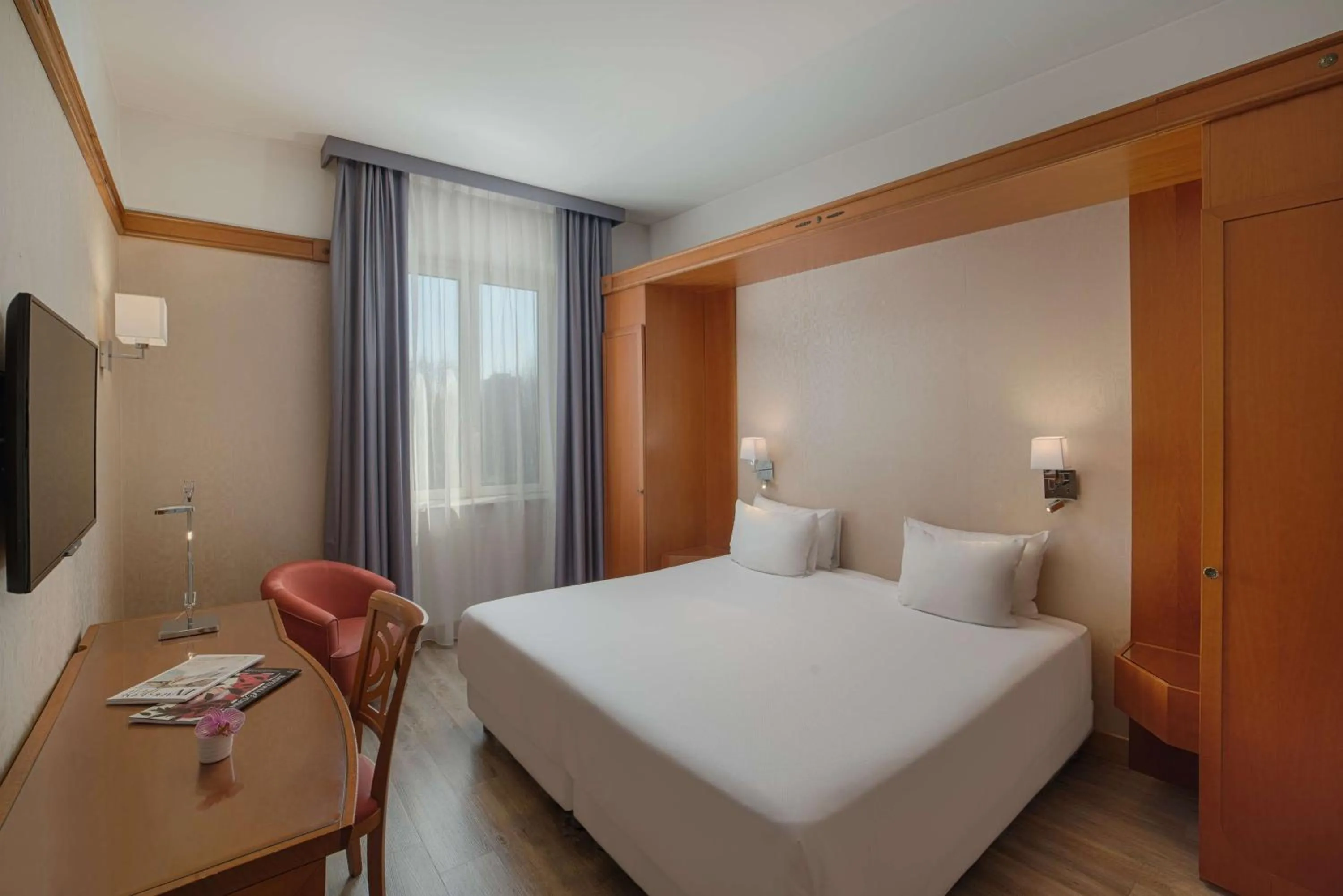 Bedroom, Bed in NH Ravenna