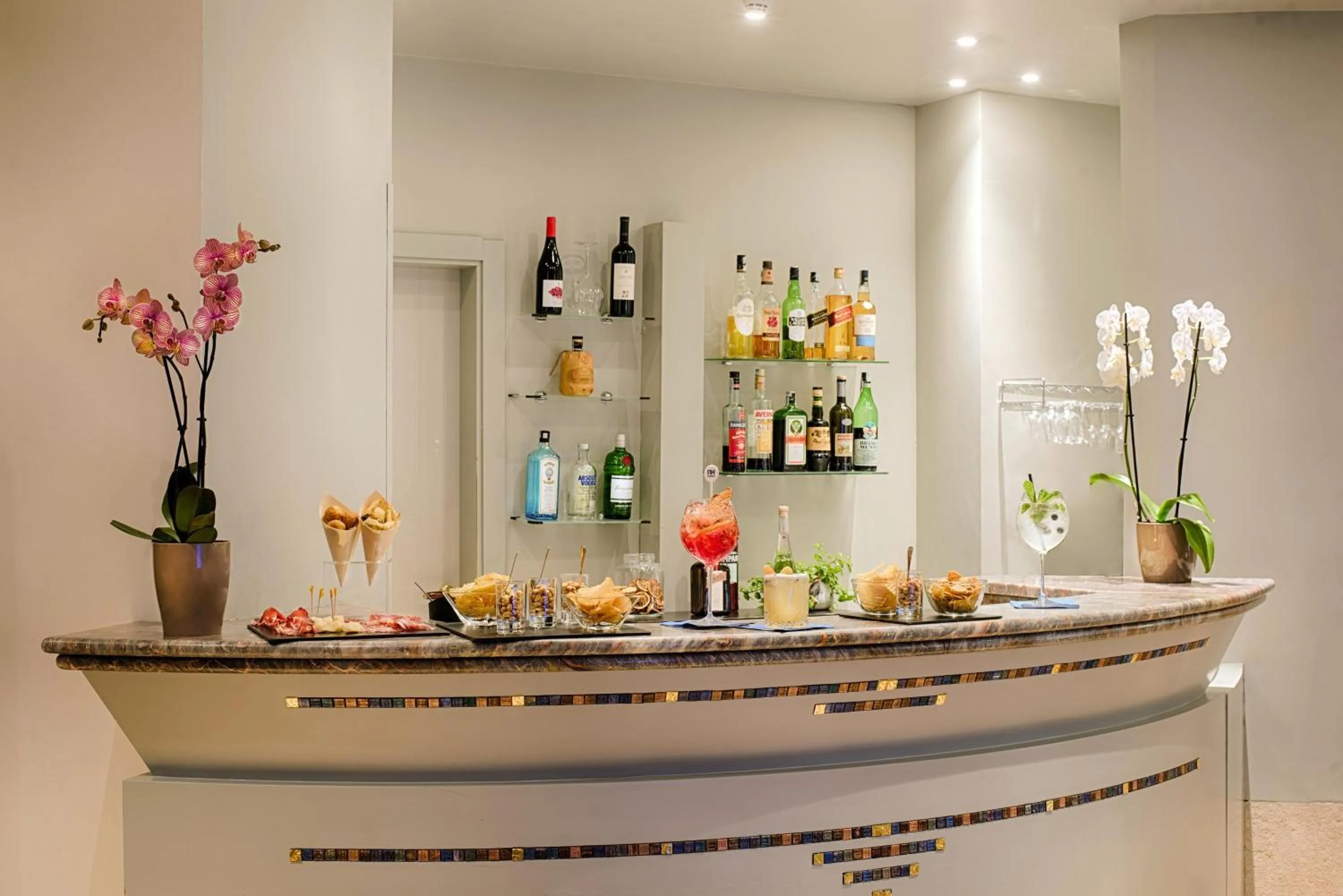 Lounge or bar in NH Ravenna