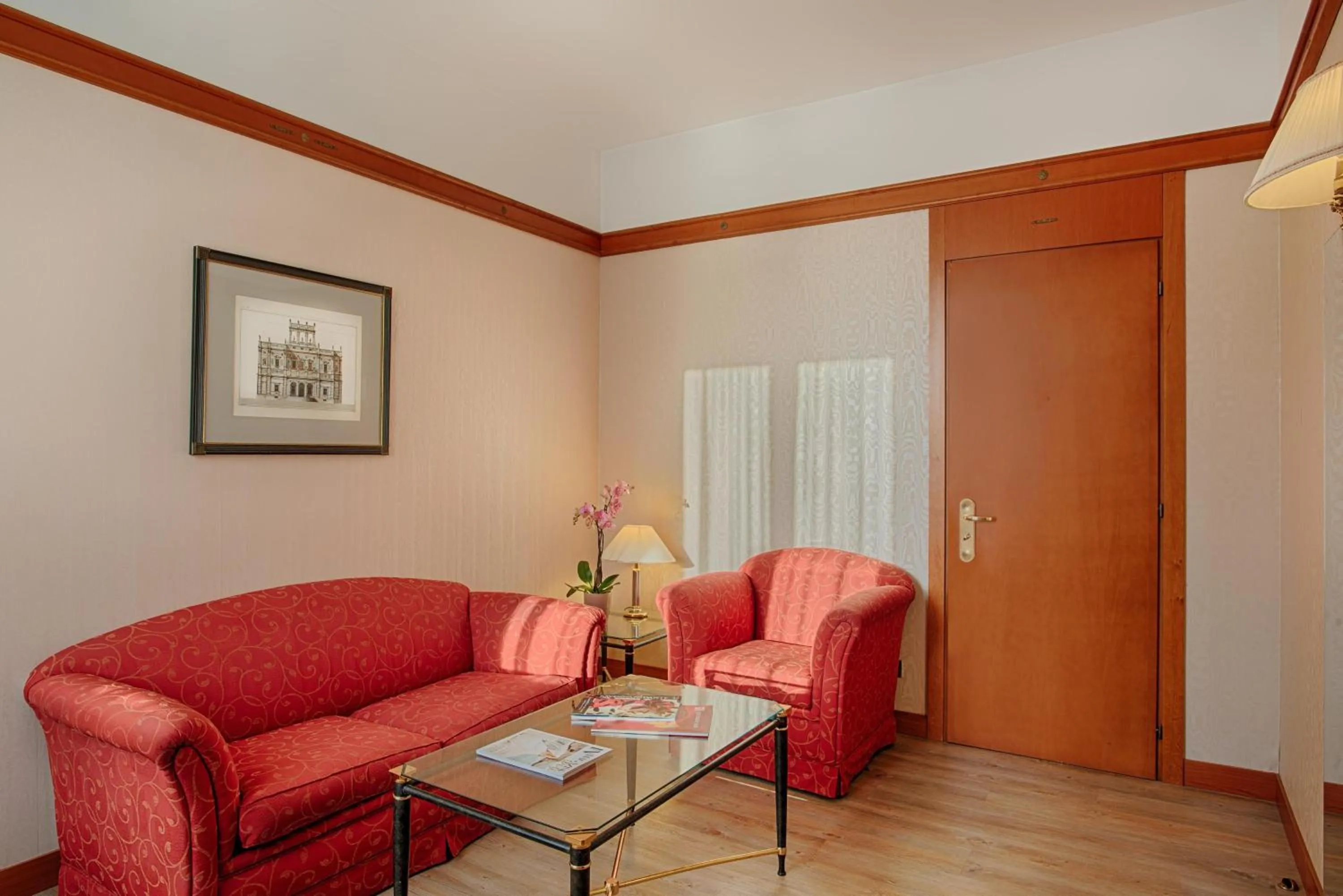 Photo of the whole room in NH Ravenna