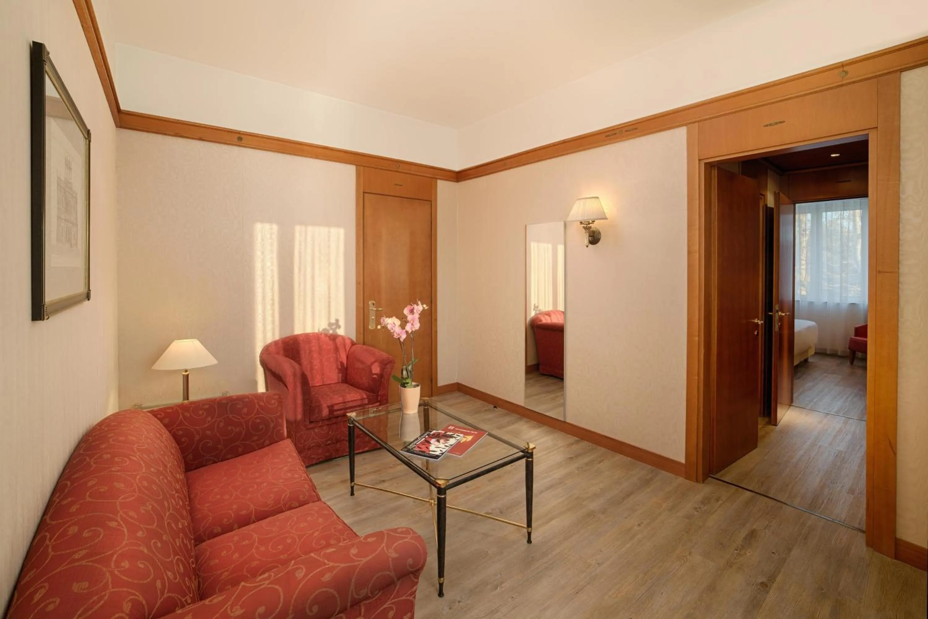 Photo of the whole room in NH Ravenna