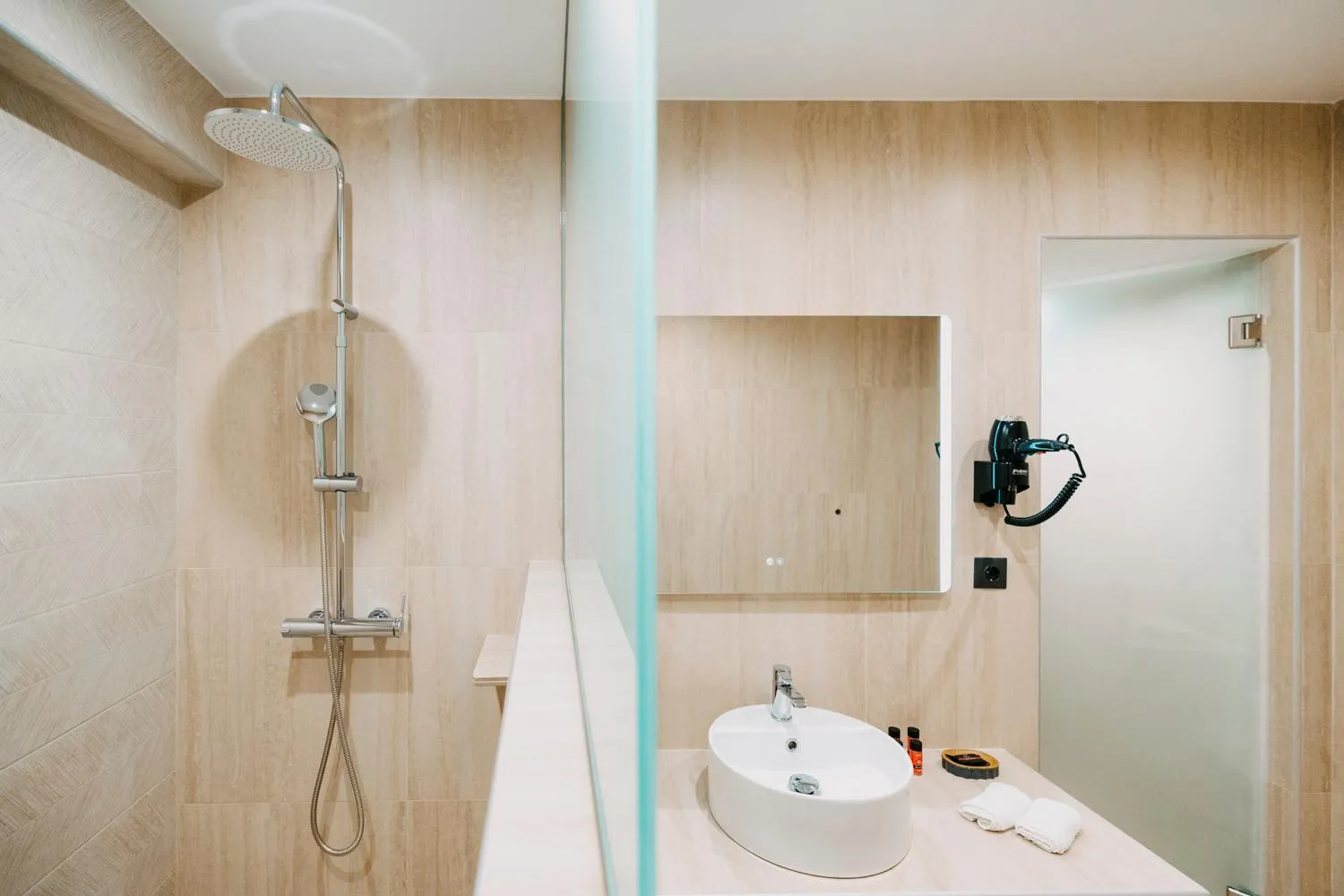 Shower in Arcade Hotel Athens