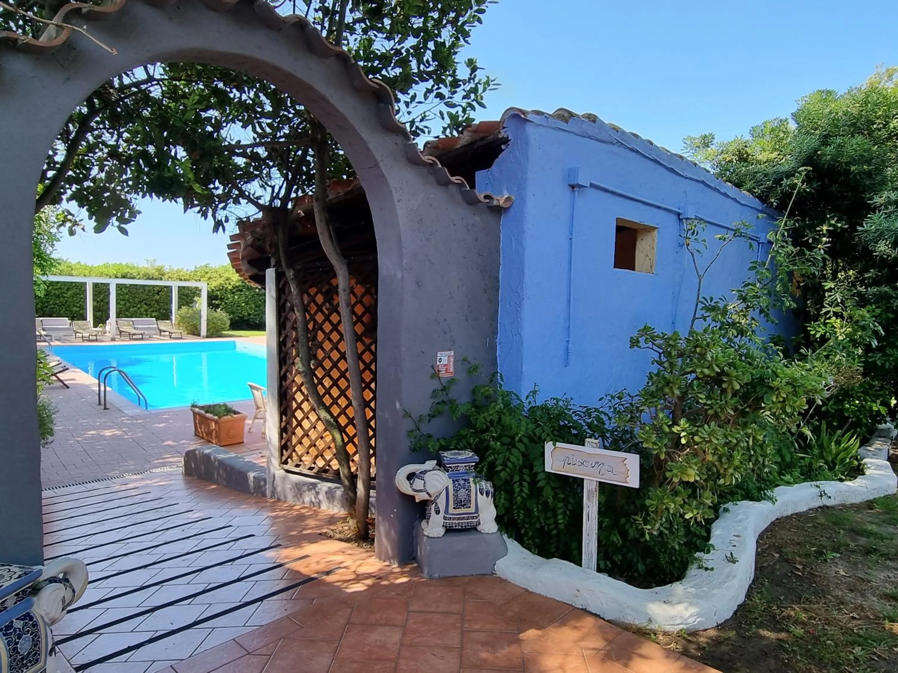 Garden view in Is Benas Country Lodge