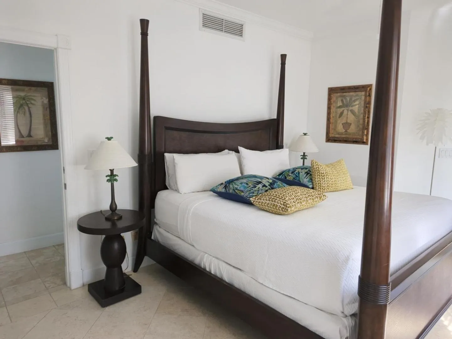 Bed in Villa Renaissance Grace Bay