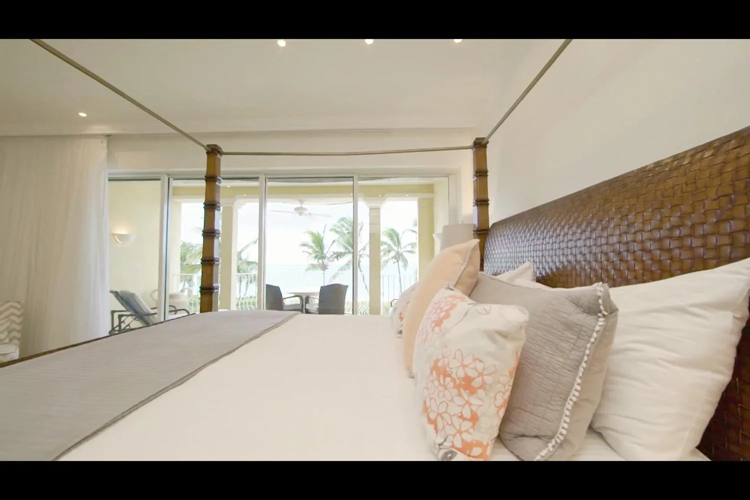 Bed in Villa Renaissance Grace Bay