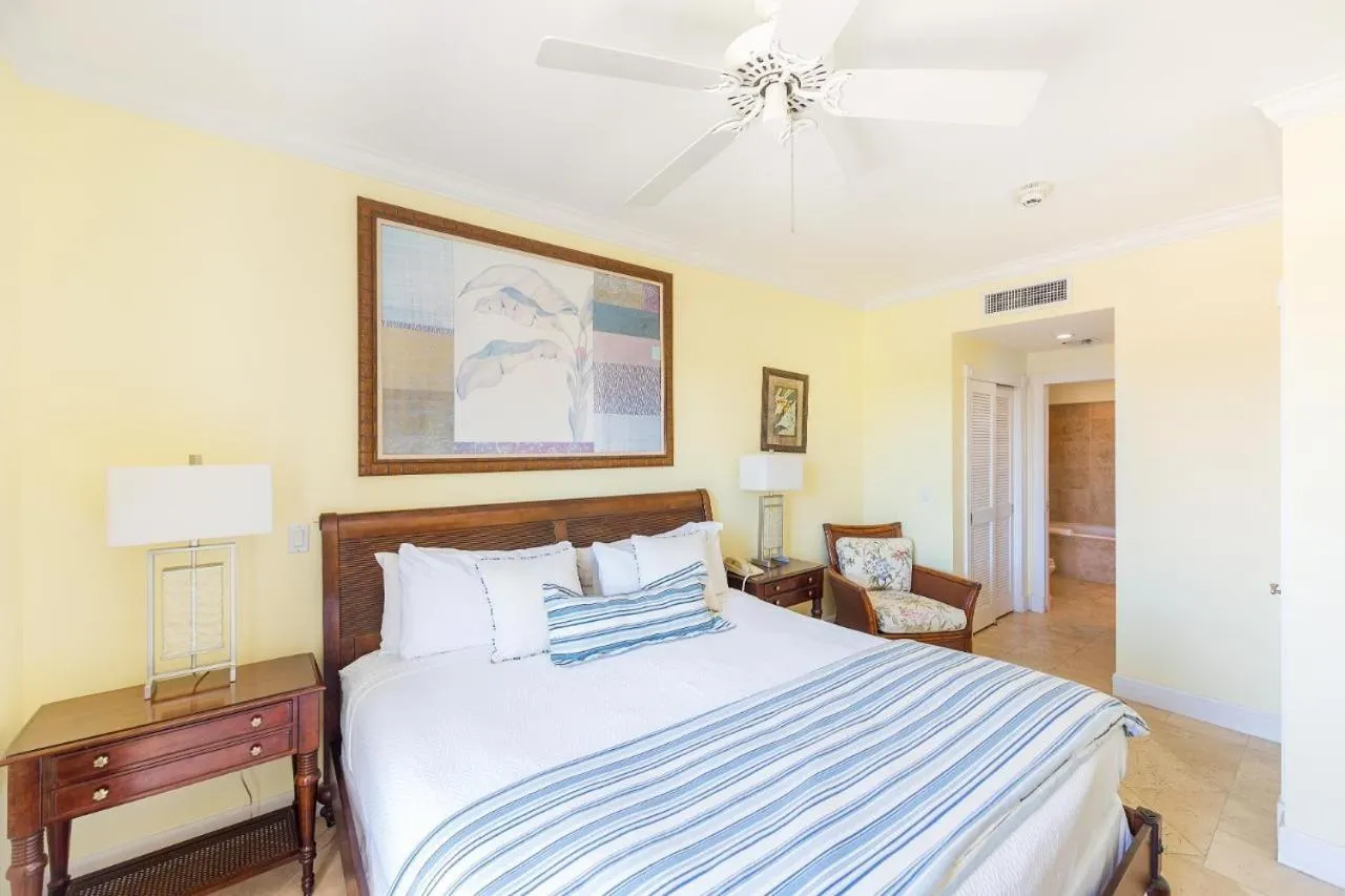 Bed in Villa Renaissance Grace Bay