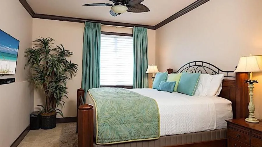 Bed in Villa Renaissance Grace Bay