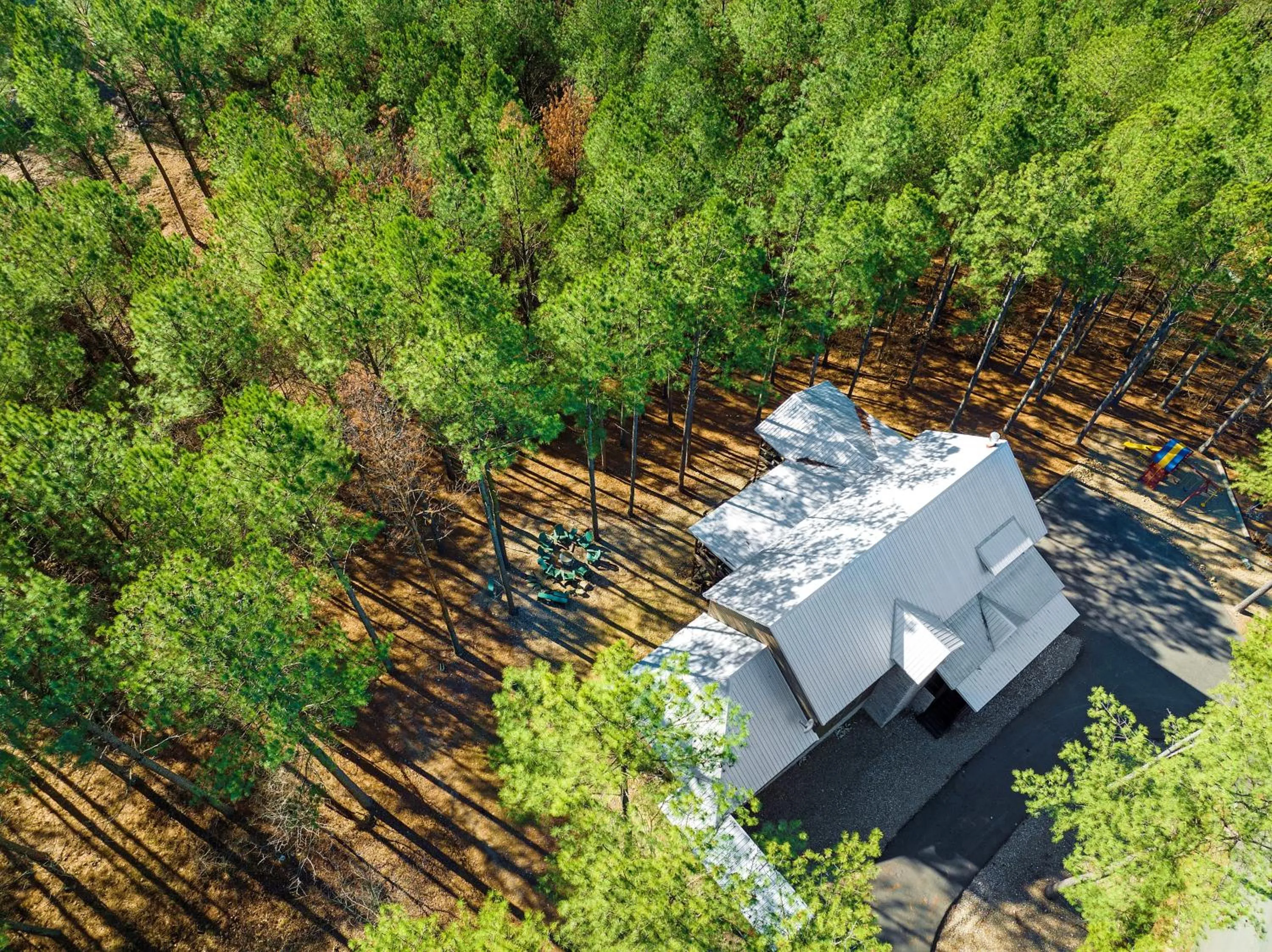 The Nomi Lodge - Sleeps 28 - Gorgeous Rustic Cabin, Centrally Located, Tons of Amenities