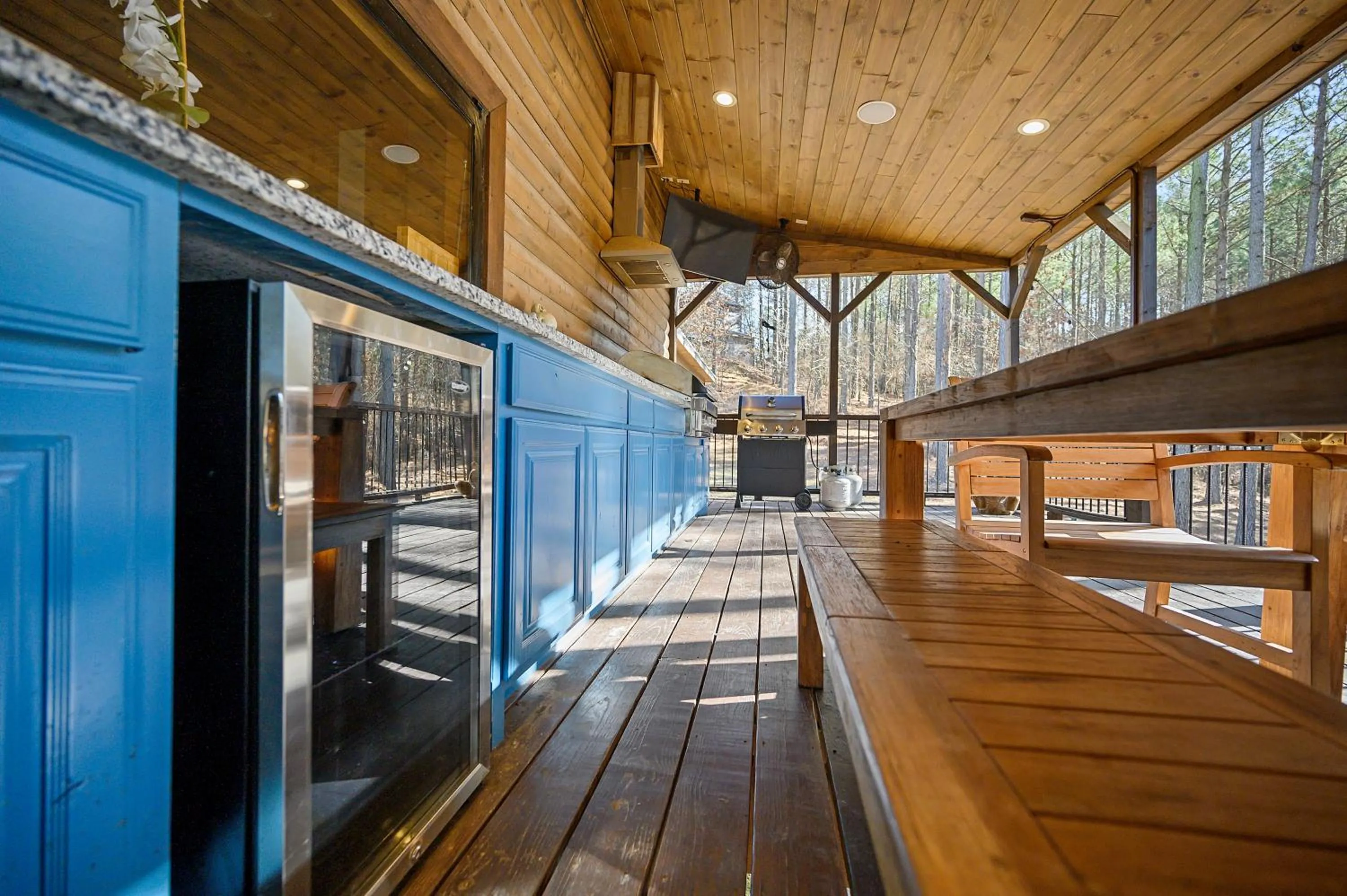 The Nomi Lodge - Sleeps 28 - Gorgeous Rustic Cabin, Centrally Located, Tons of Amenities