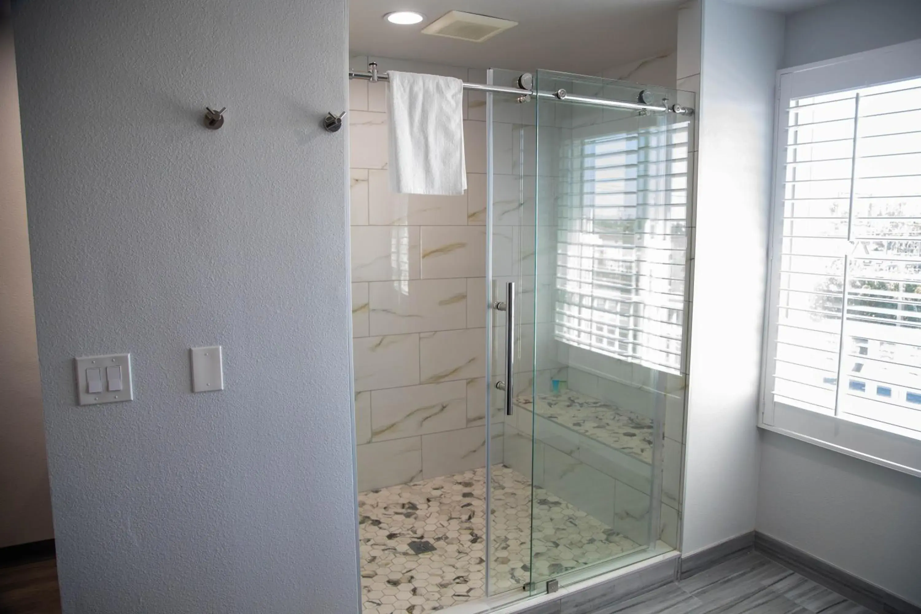 Standard King Room in Pico Rivera Inn and Suites Standard King Room in Pico Rivera Inn and Suites