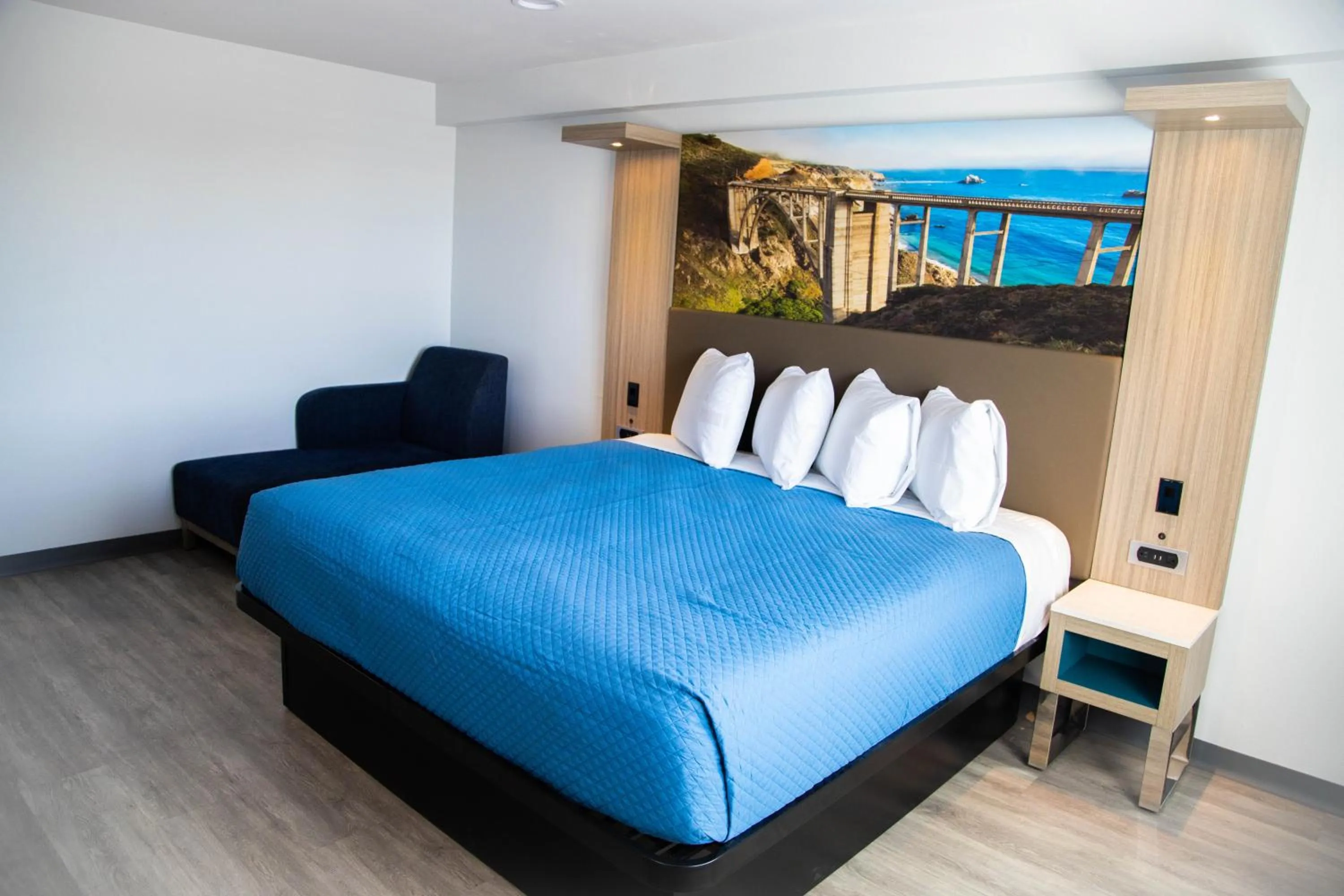 Bed in Pico Rivera Inn and Suites