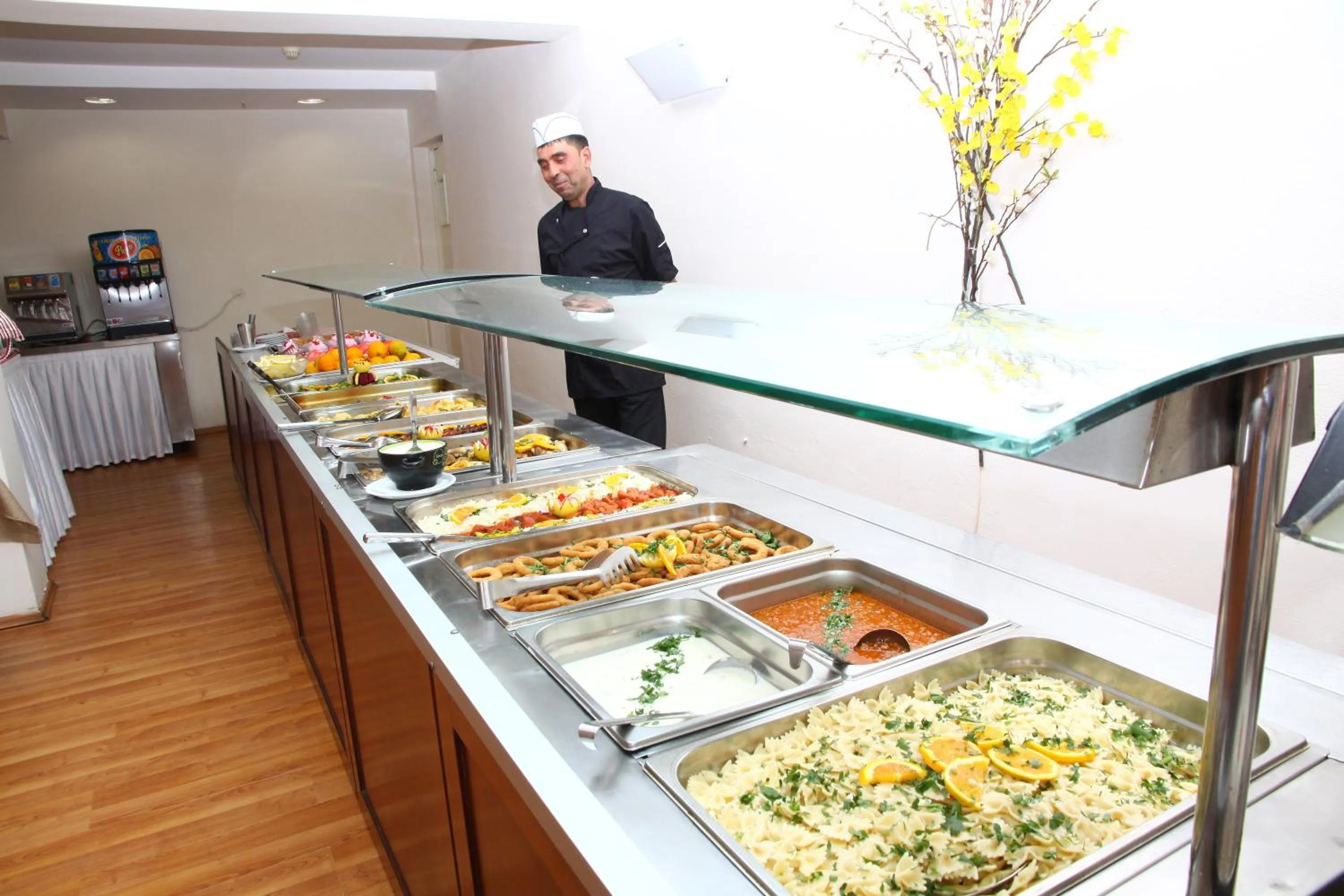 Restaurant/places to eat in Triton Hotel