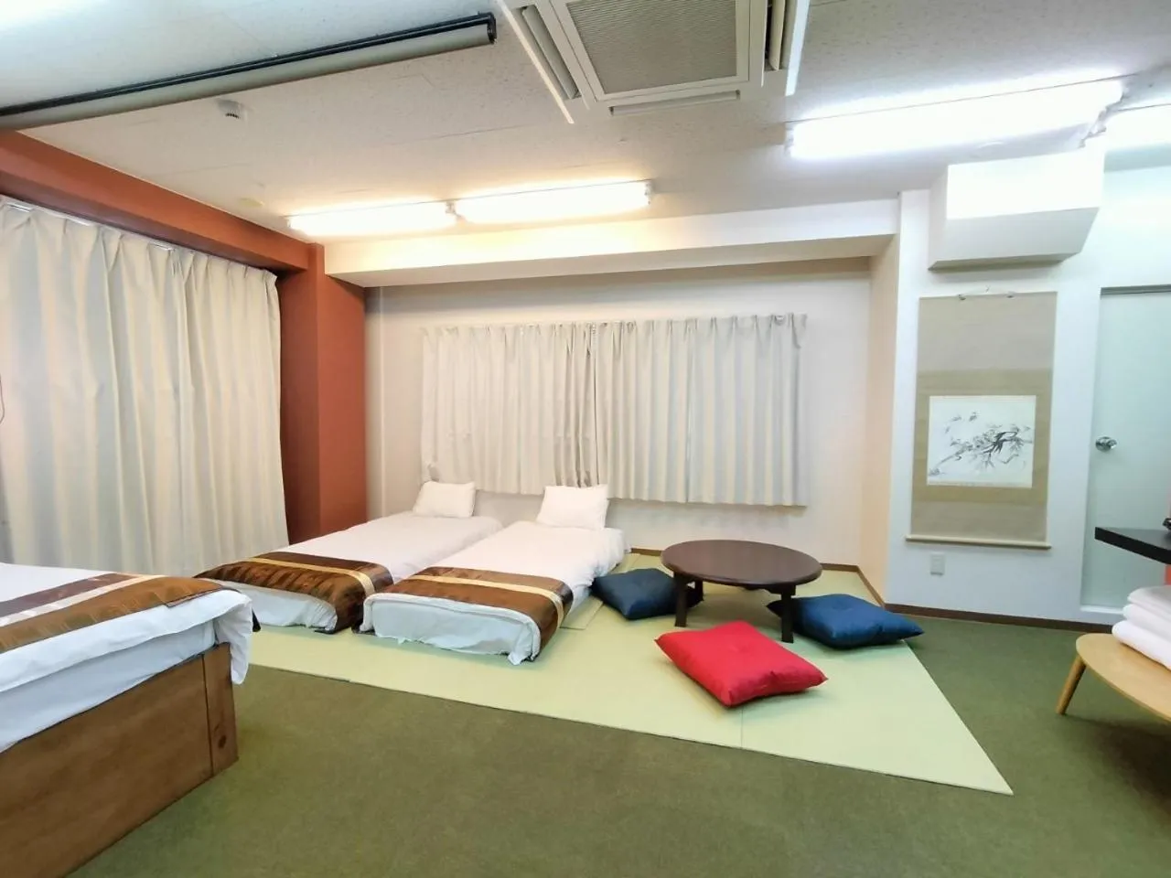 Photo of the whole room, Bed in Ozawa Building