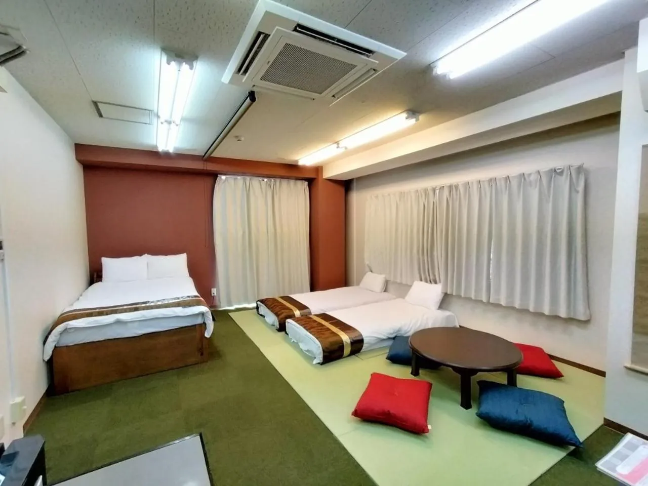 Photo of the whole room, Bed in Ozawa Building
