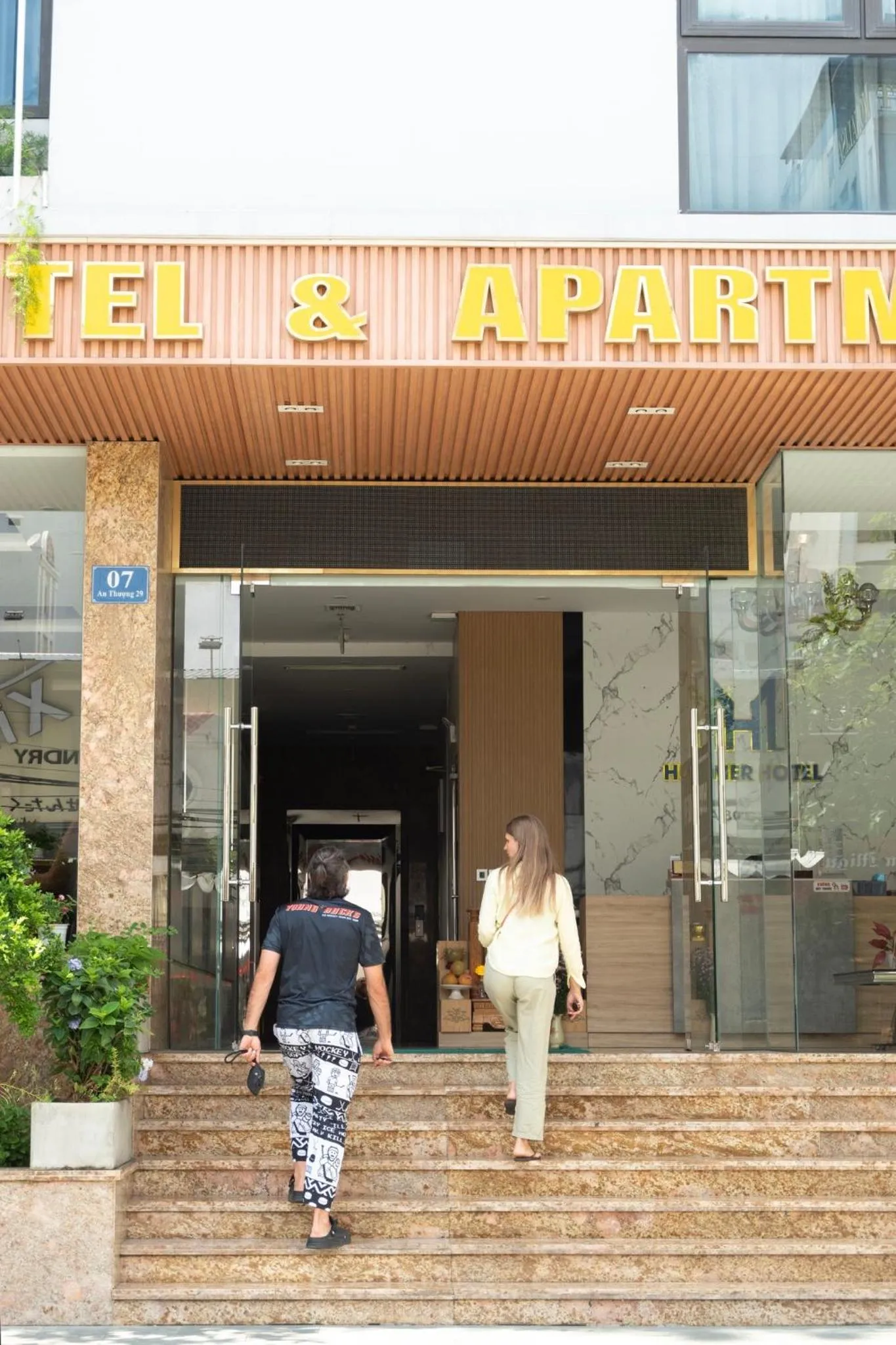 Facade/entrance in Hummer Hotel & Apartment Da Nang Beach