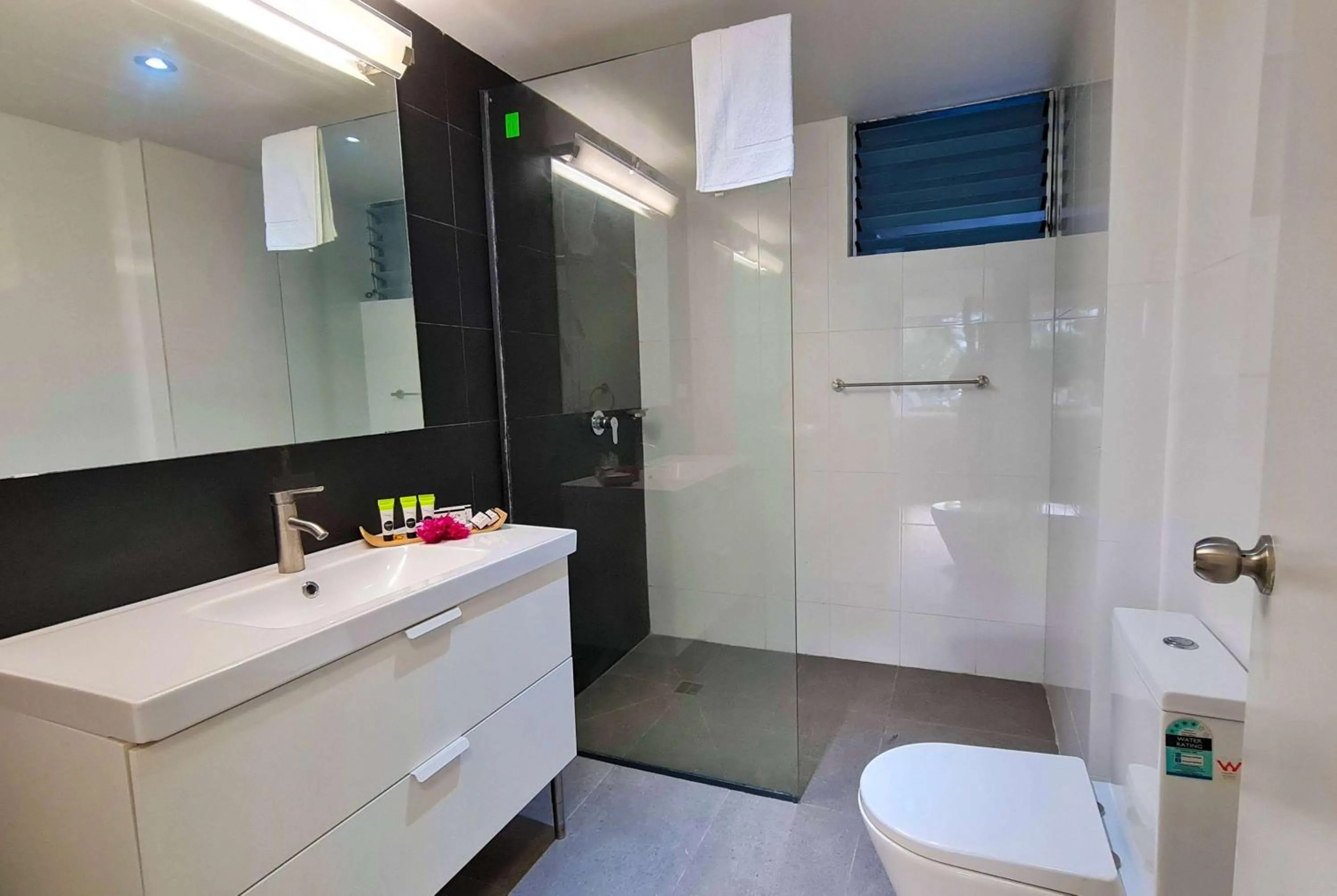 TV and multimedia in Ramada Suites By Wyndham Seafront Coral Coast