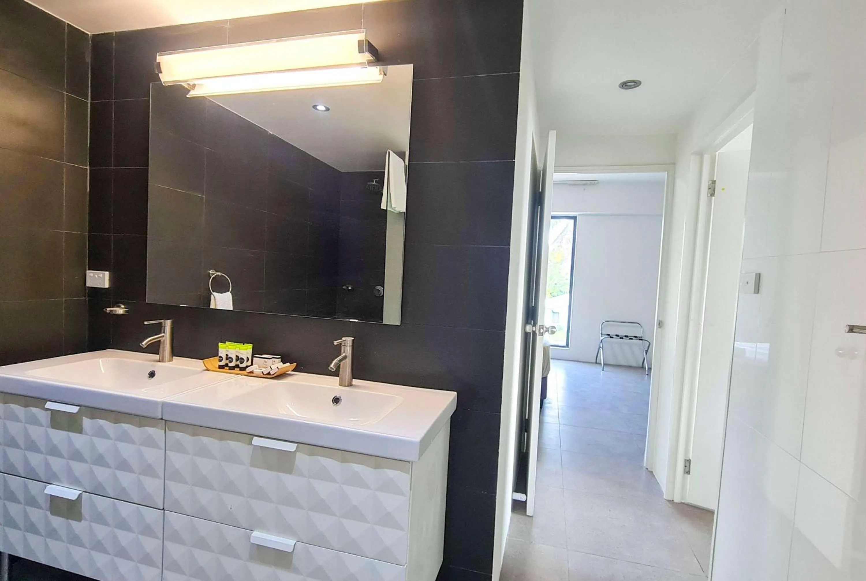 TV and multimedia in Ramada Suites By Wyndham Seafront Coral Coast