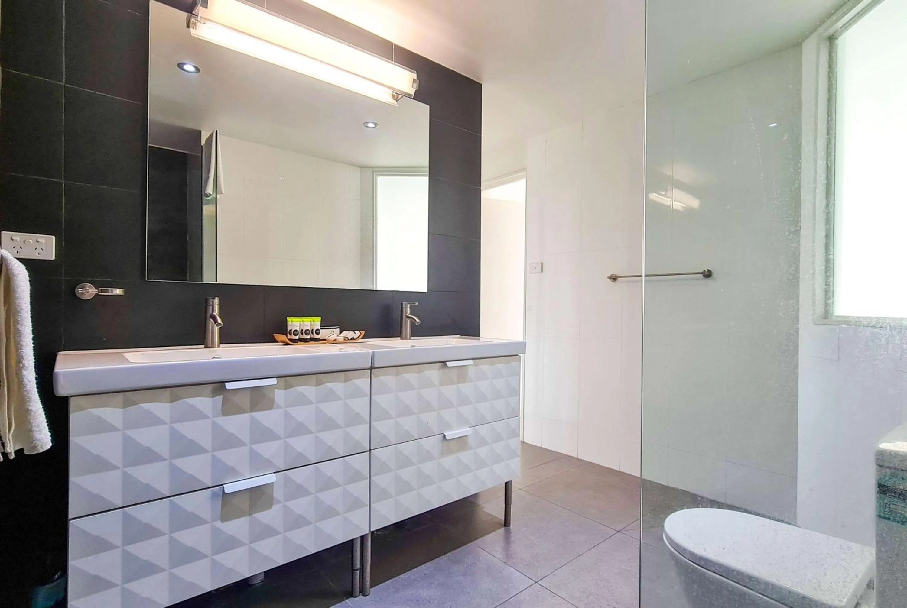 TV and multimedia in Ramada Suites By Wyndham Seafront Coral Coast