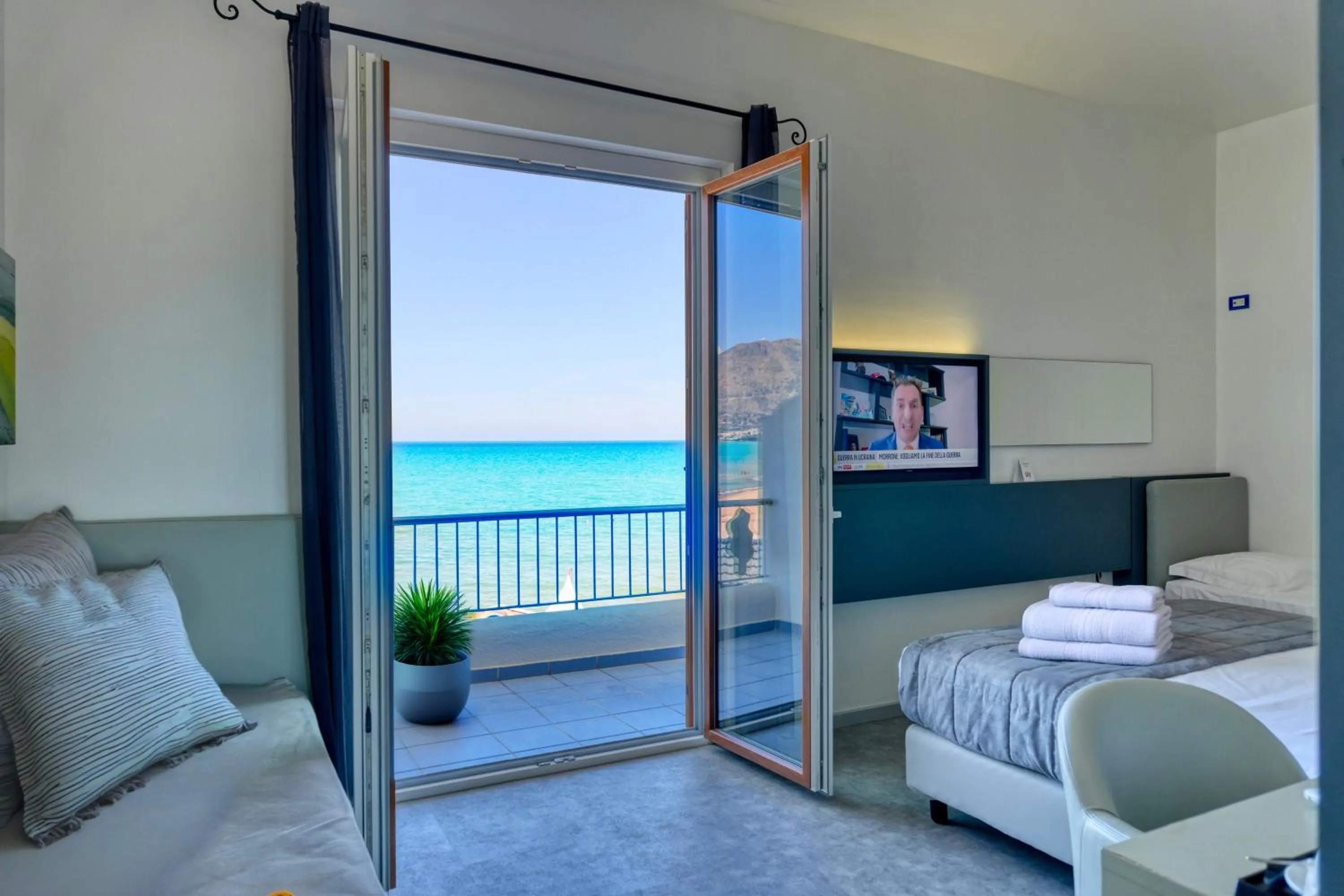 Bed in Hotel La Battigia