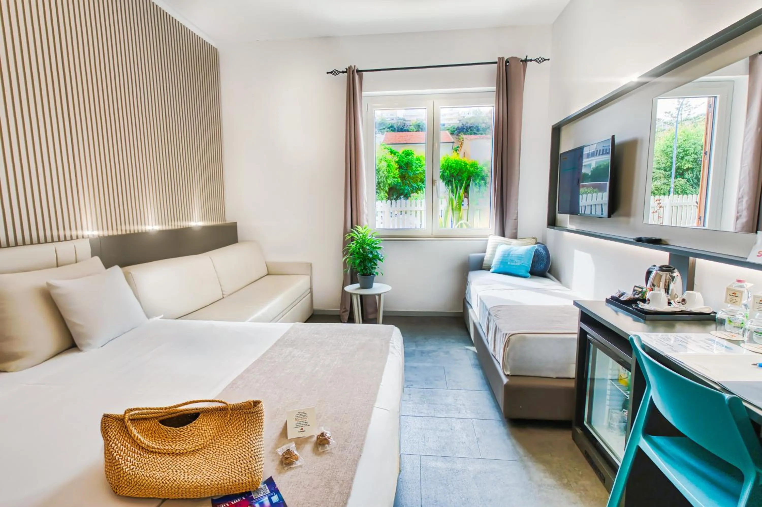 Bed in Hotel La Battigia