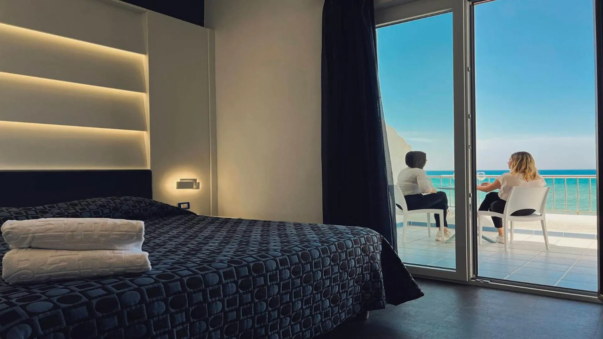 Bed in Hotel La Battigia