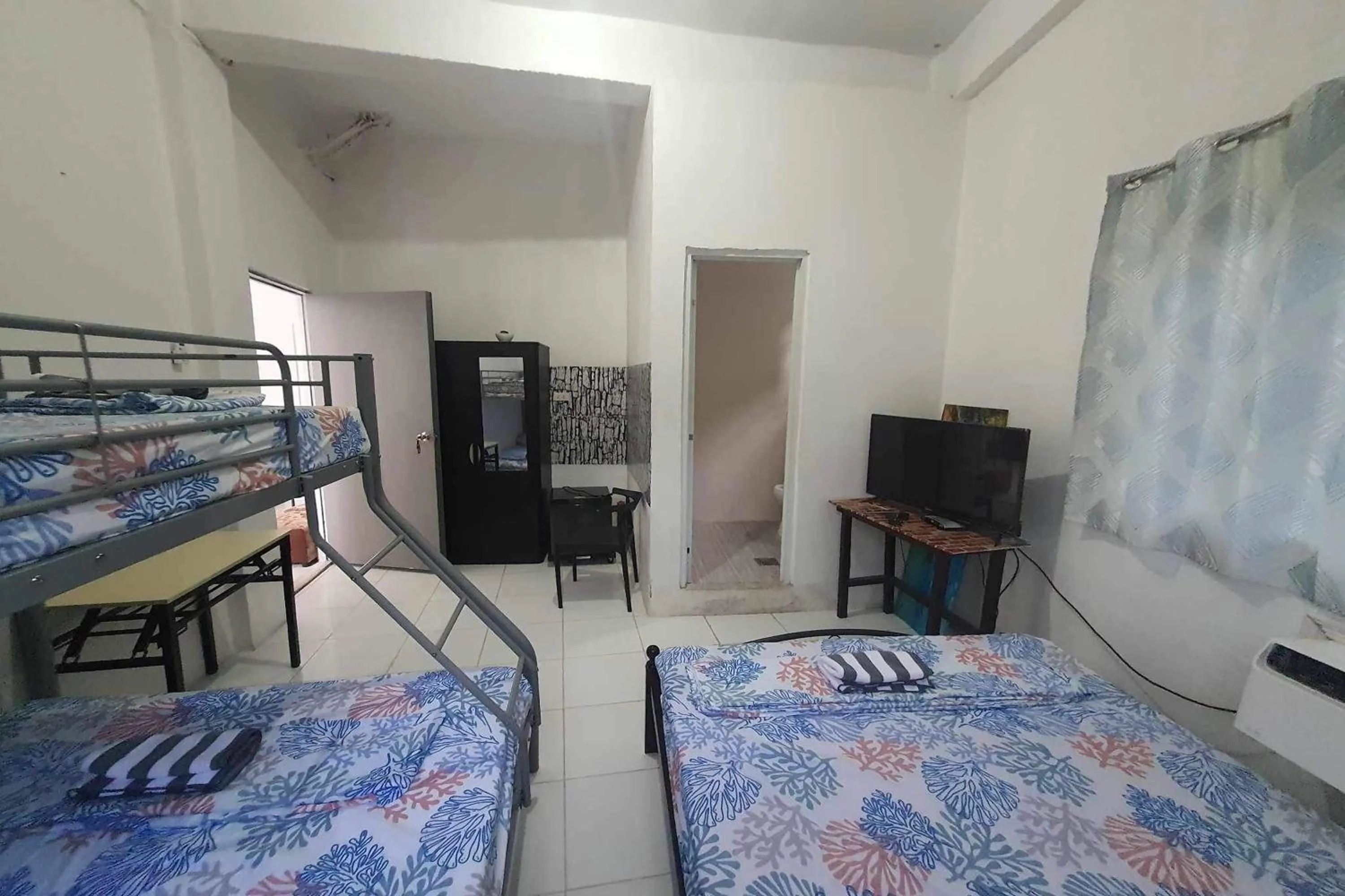 Bed in Bohol Transient Lruy near Panglao Beach