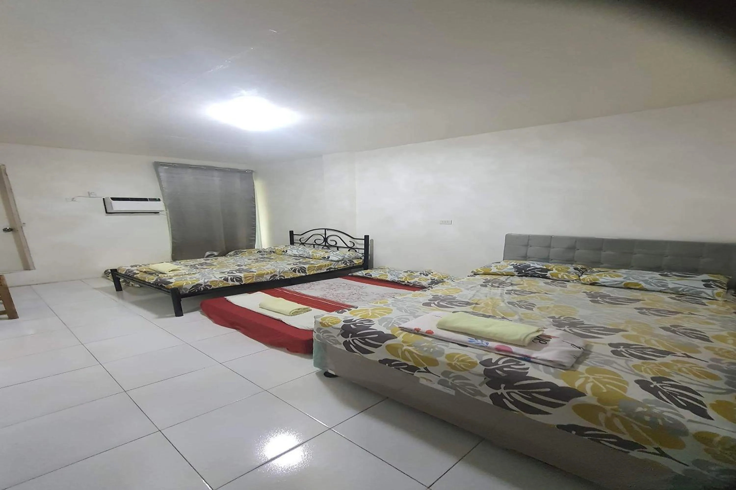 Bed in Bohol Transient Lruy near Panglao Beach