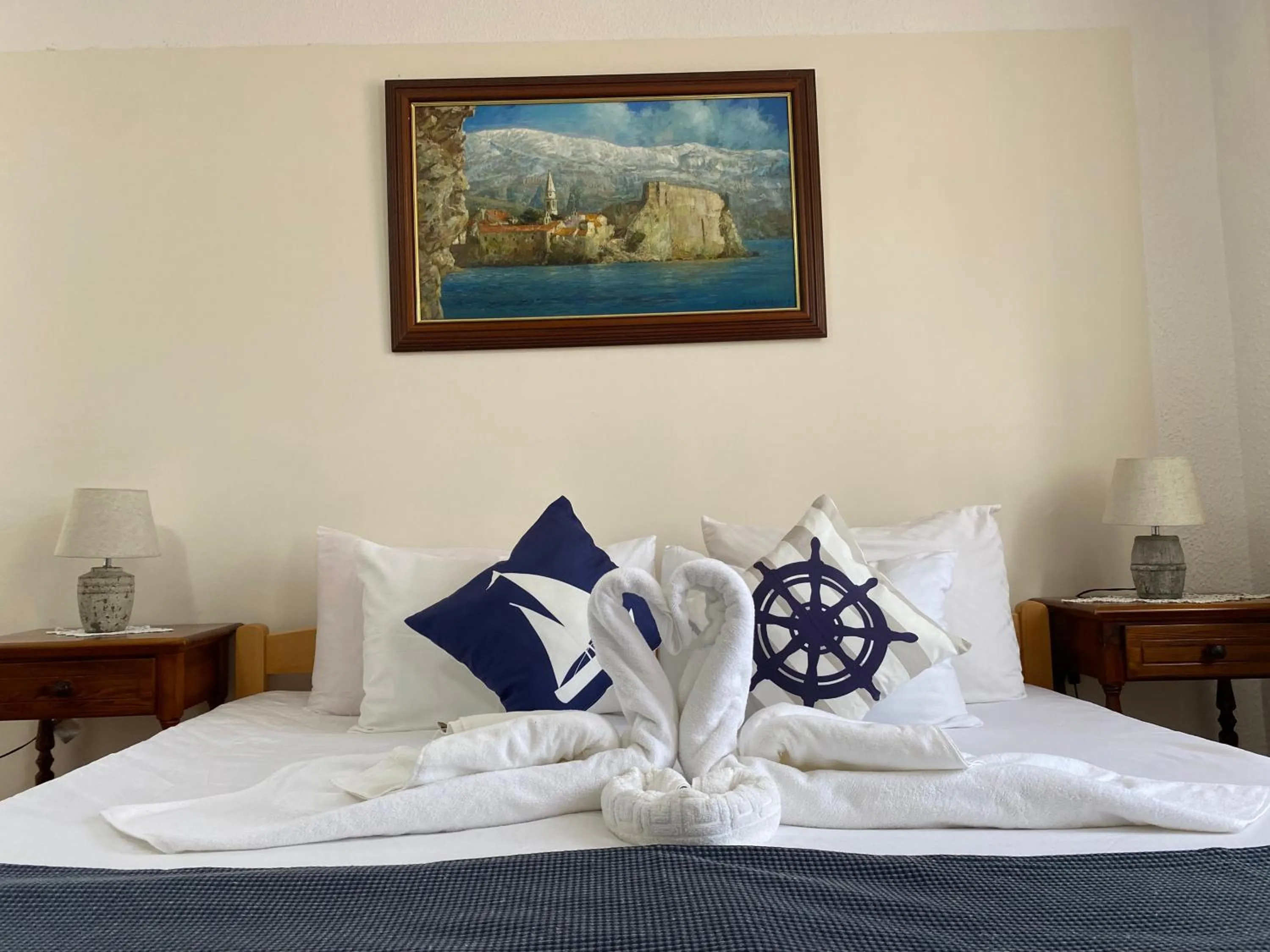 Decorative detail, Bed in Beatrix Suites