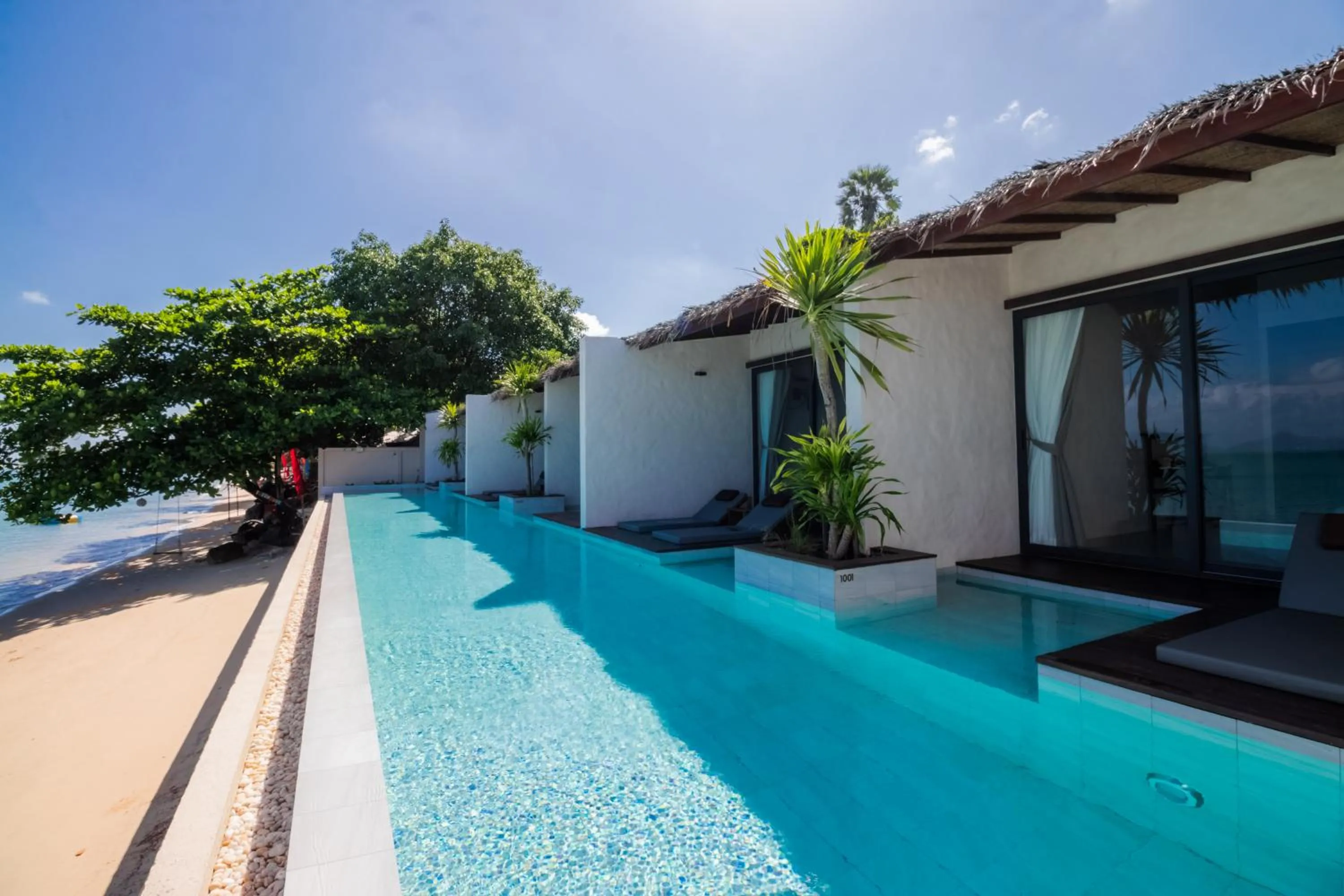 Swimming pool in The Flow Samui Beach Resort