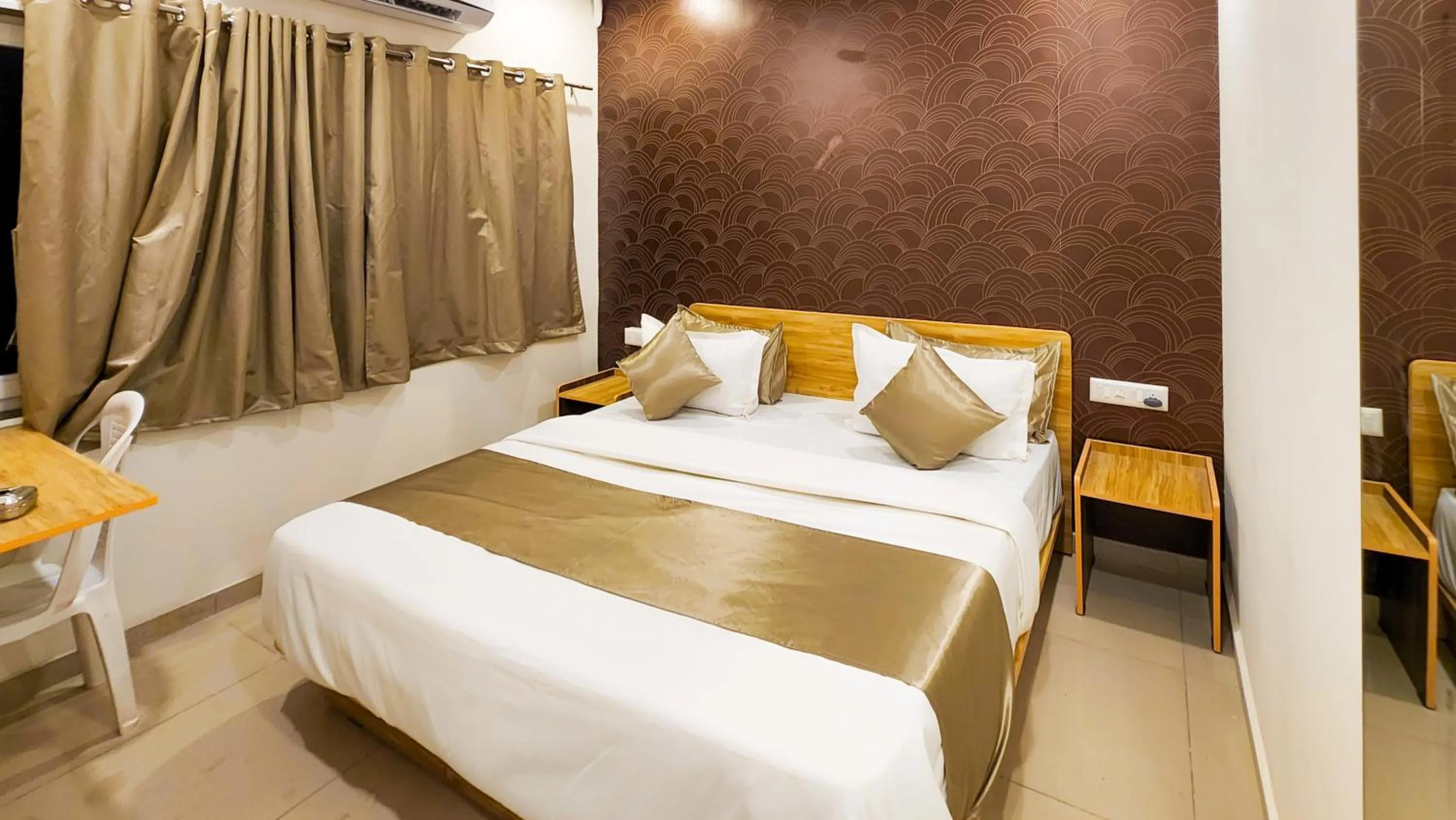 Bed in Hotel Nova Shine