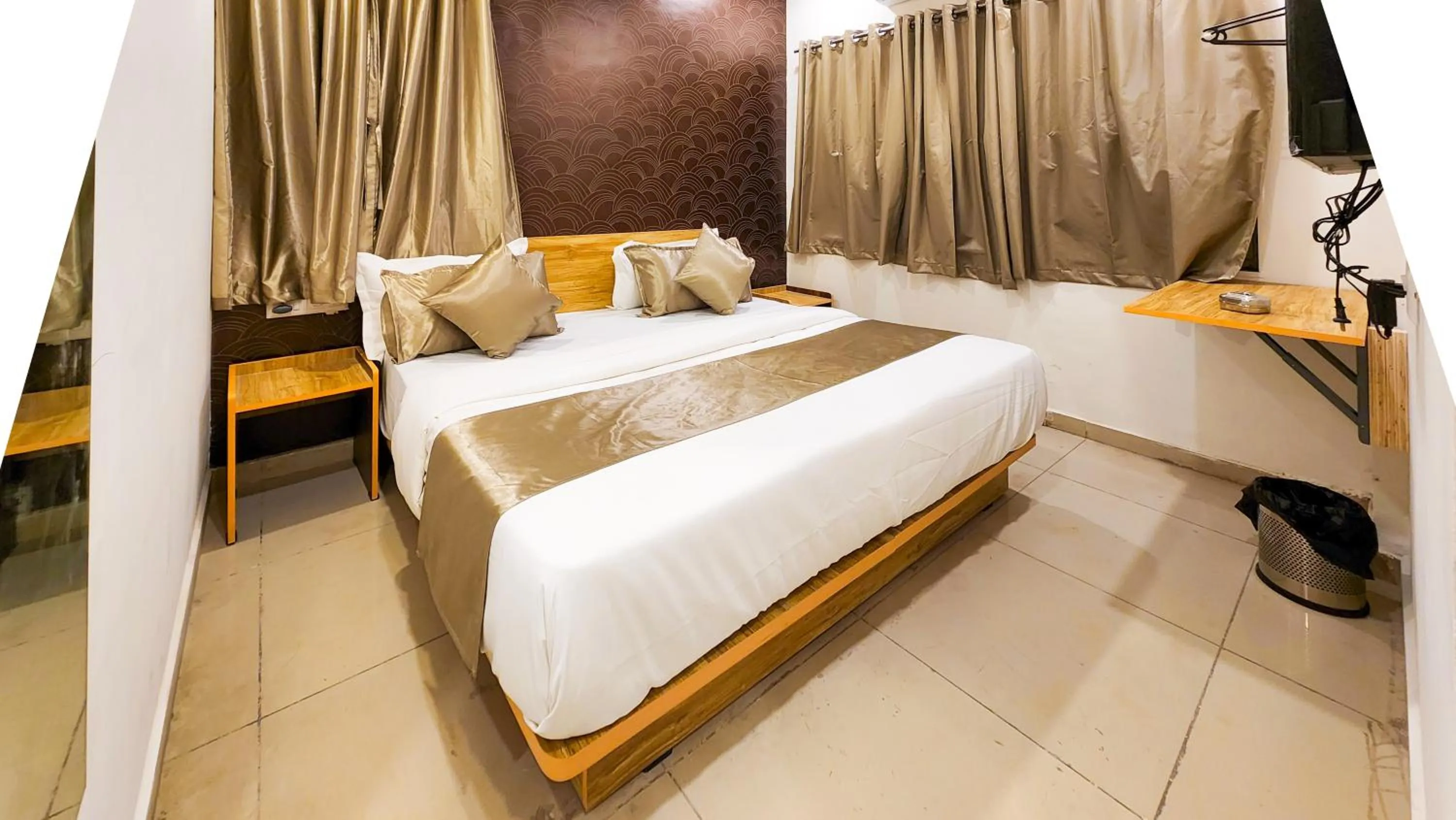 Bed in Hotel Nova Shine