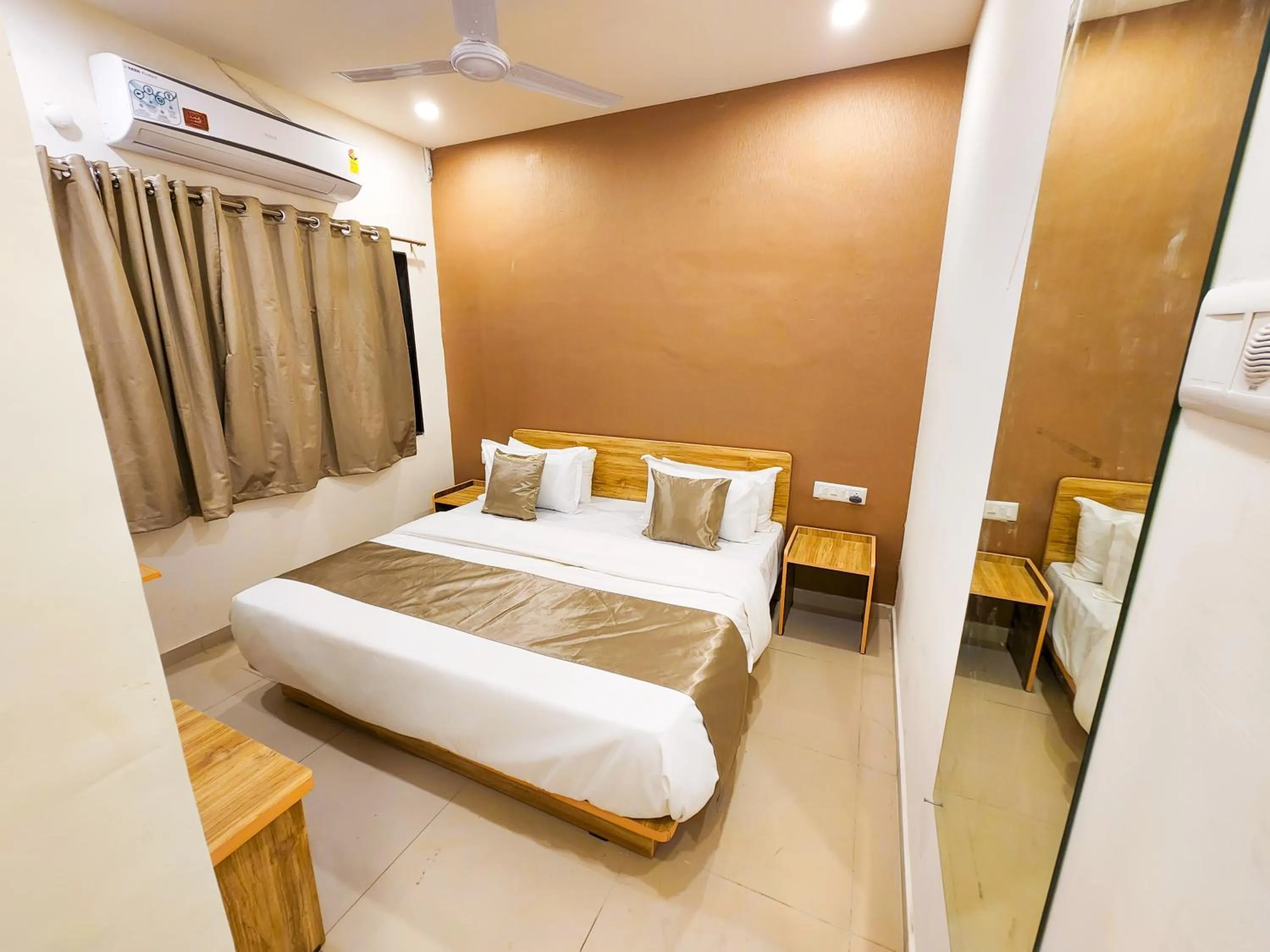 Bed in Hotel Nova Shine