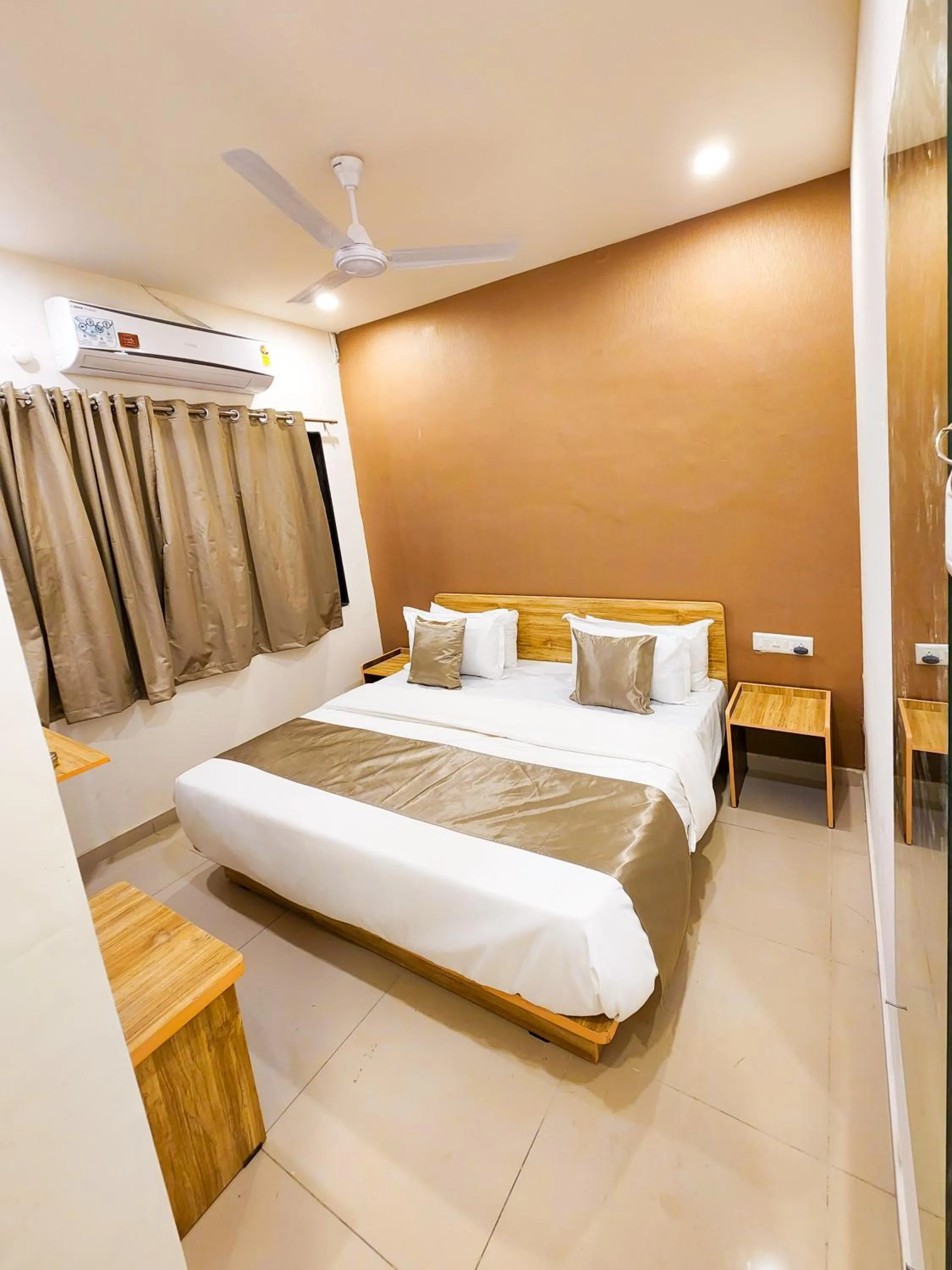 Bed in Hotel Nova Shine