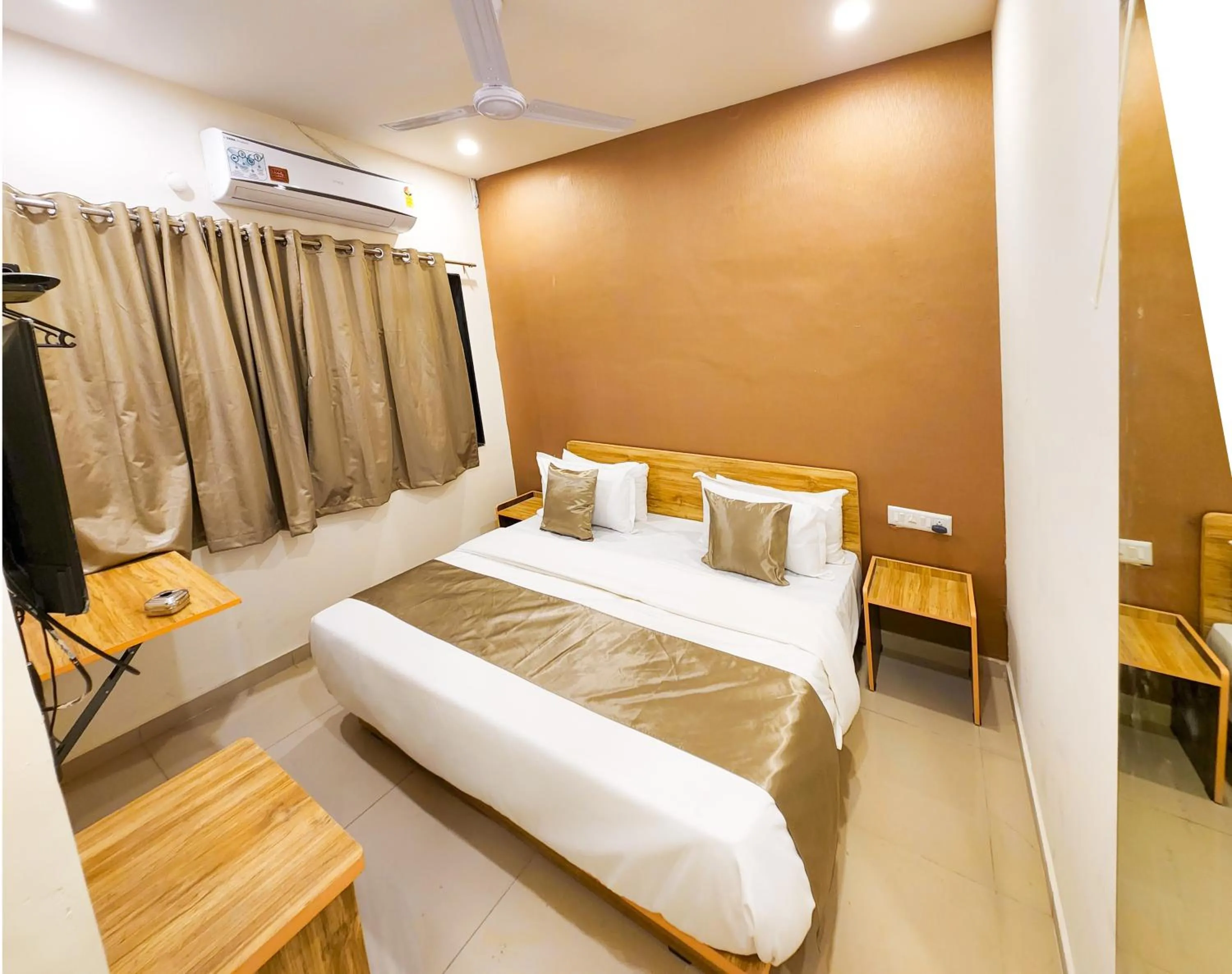 Bed in Hotel Nova Shine