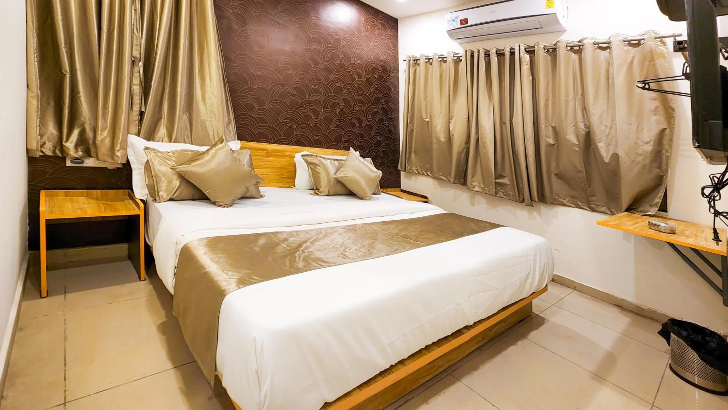 Bed in Hotel Nova Shine