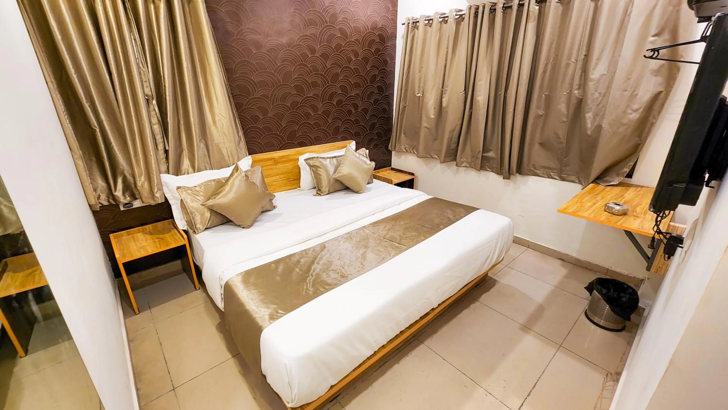 Bed in Hotel Nova Shine