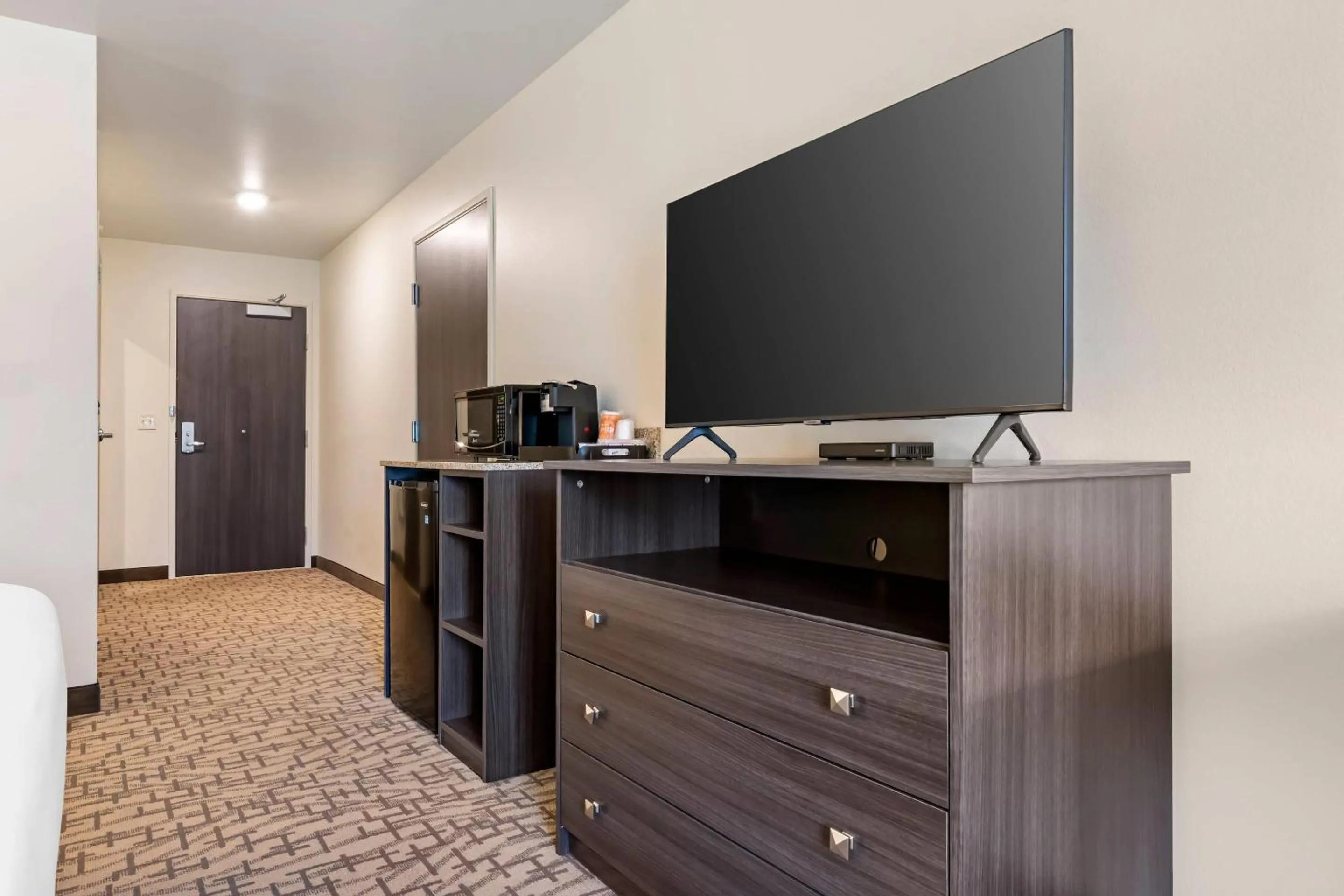 Bedroom in Comfort Inn & Suites Medina NY near Erie Canal