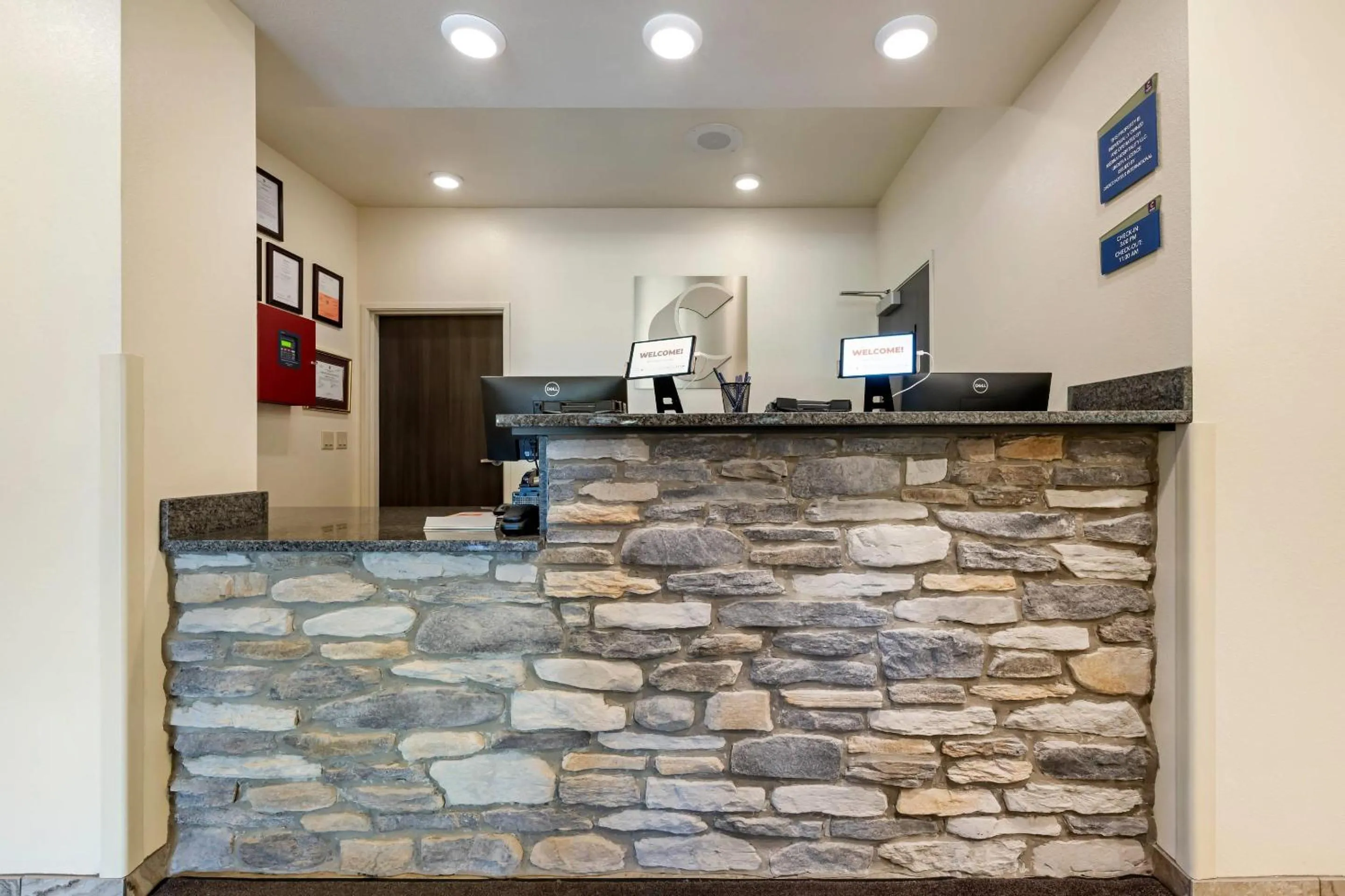 Lobby or reception in Comfort Inn & Suites Medina NY near Erie Canal