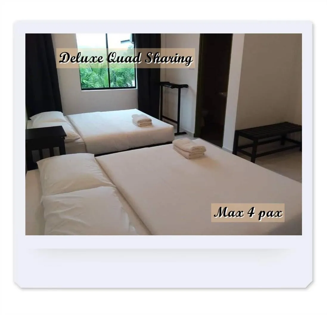 Bed in RIVERSIDE PALM INN SG LEMBING