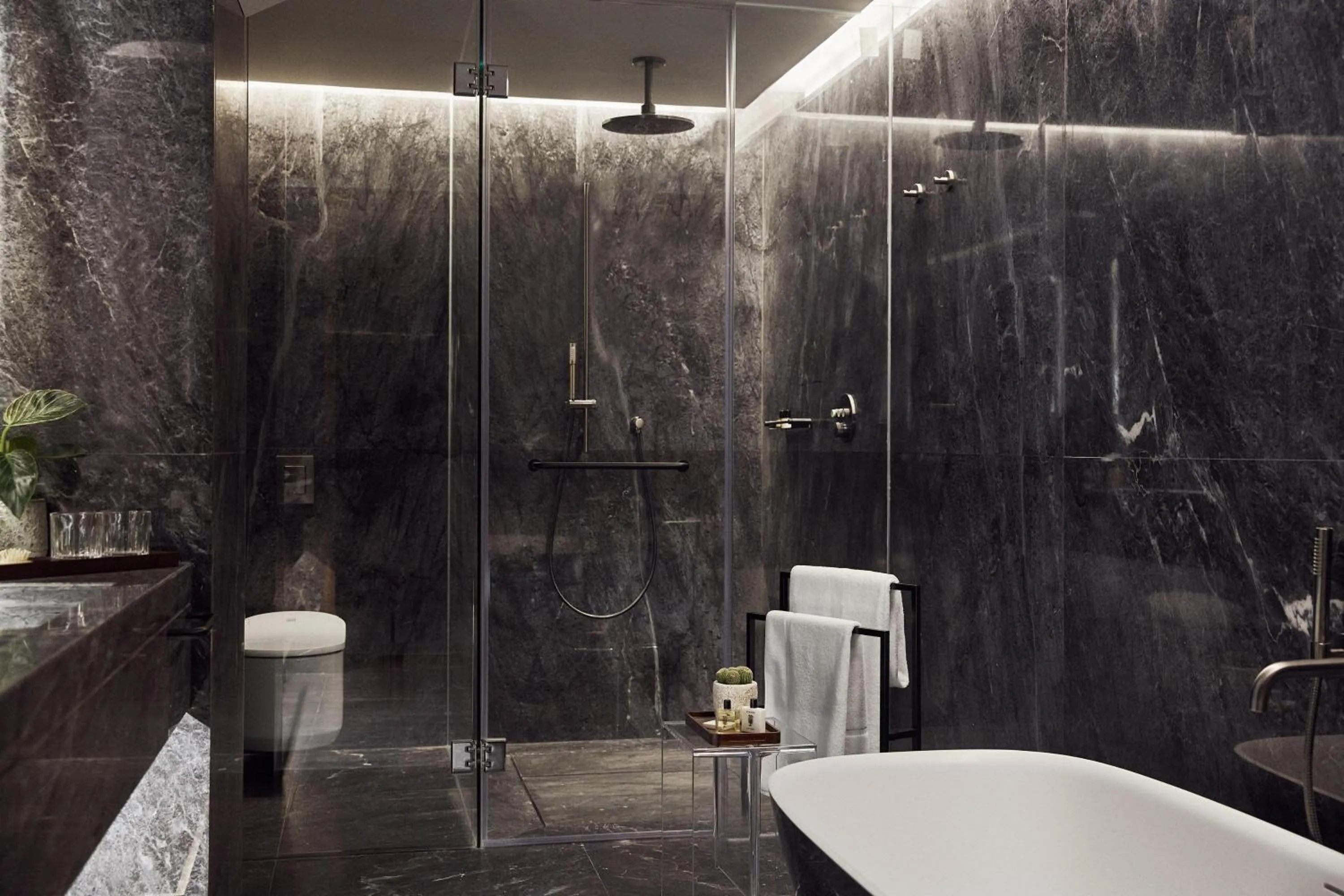 Shower in Thompson Madrid, by Hyatt