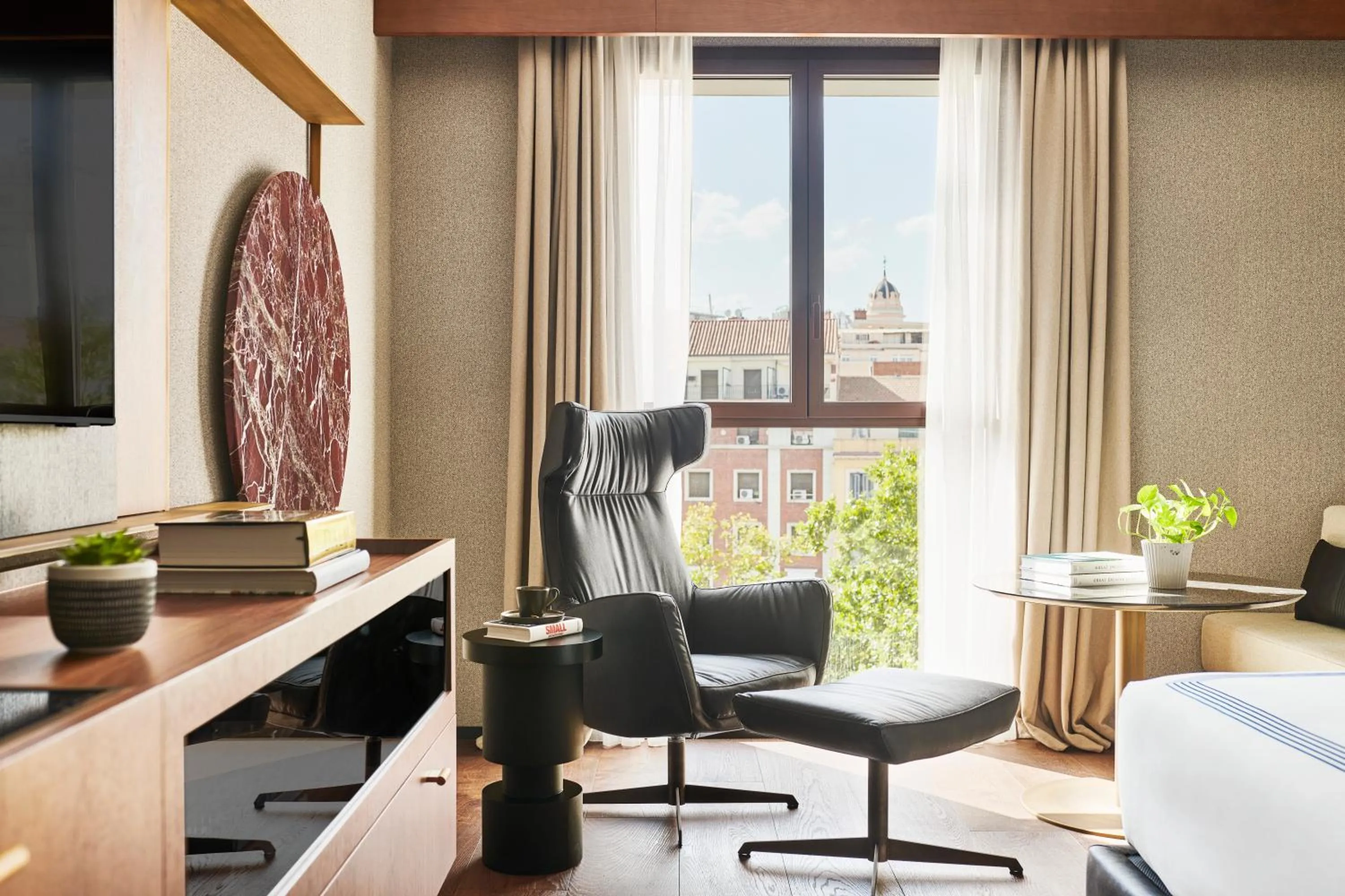 TV and multimedia in Thompson Madrid, by Hyatt