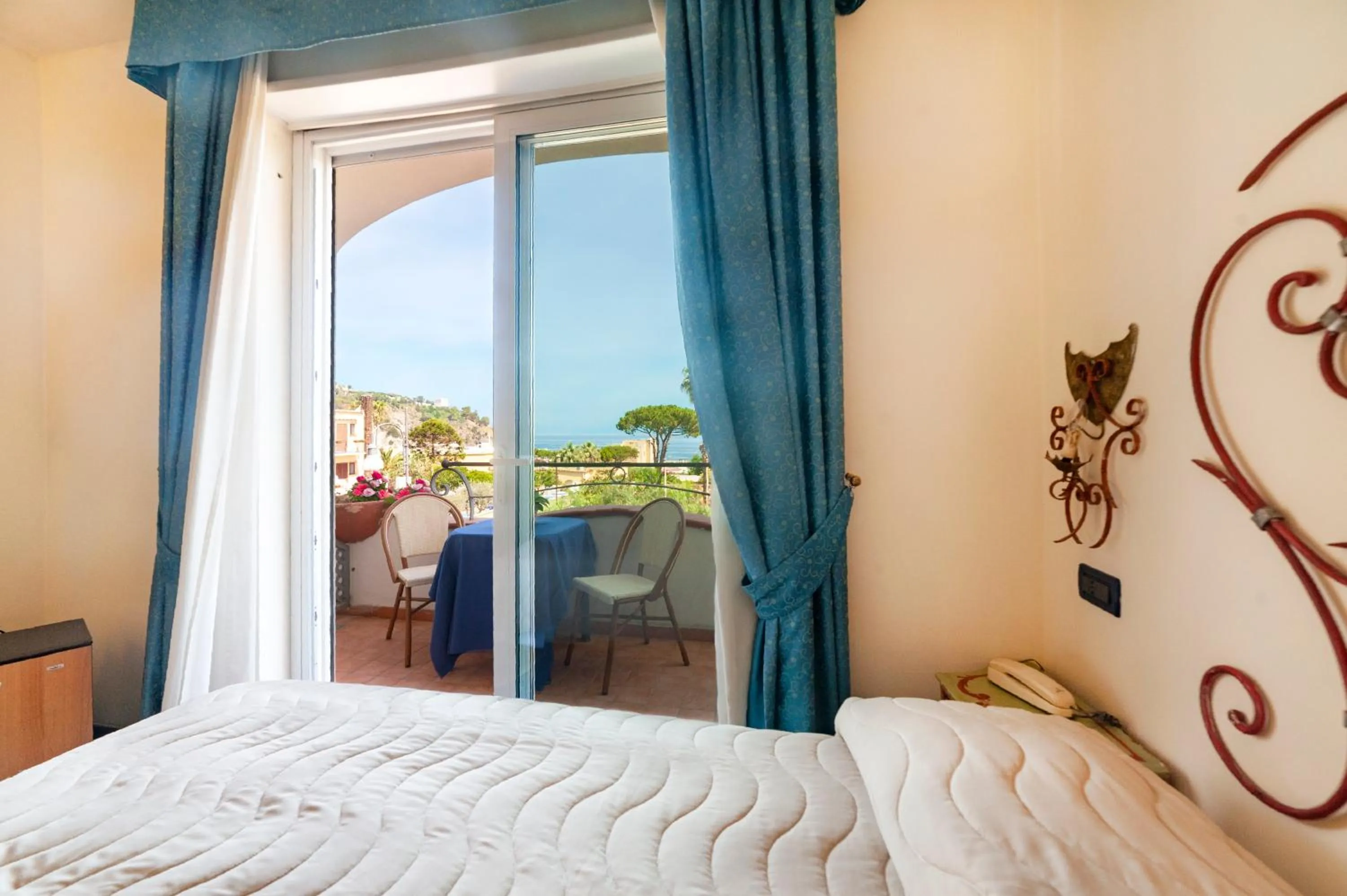 View (from property/room), Bed in Hotel Terme Don Pepe