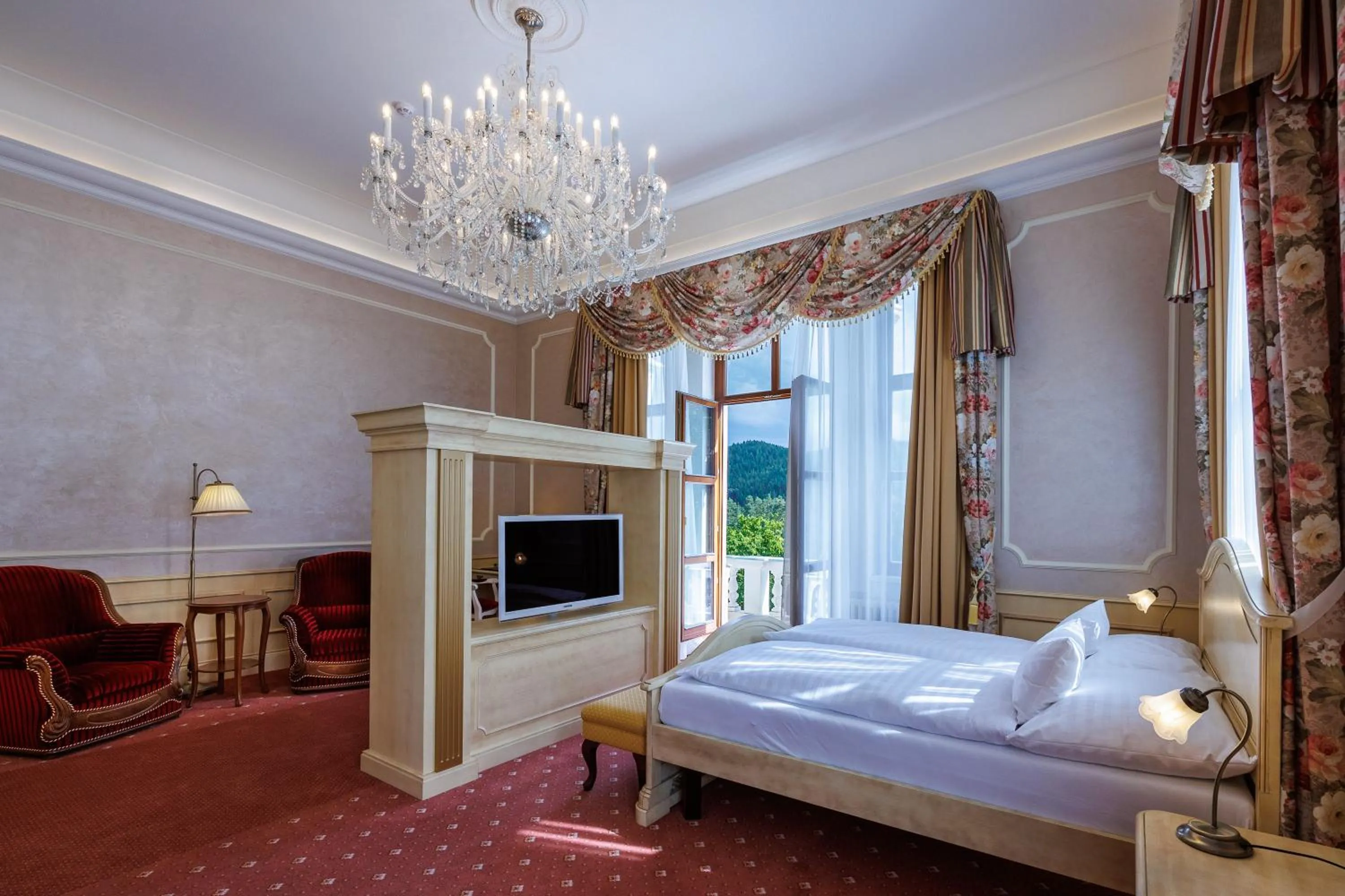 Deluxe Double Room with Balcony in Hotel Château Cihelny