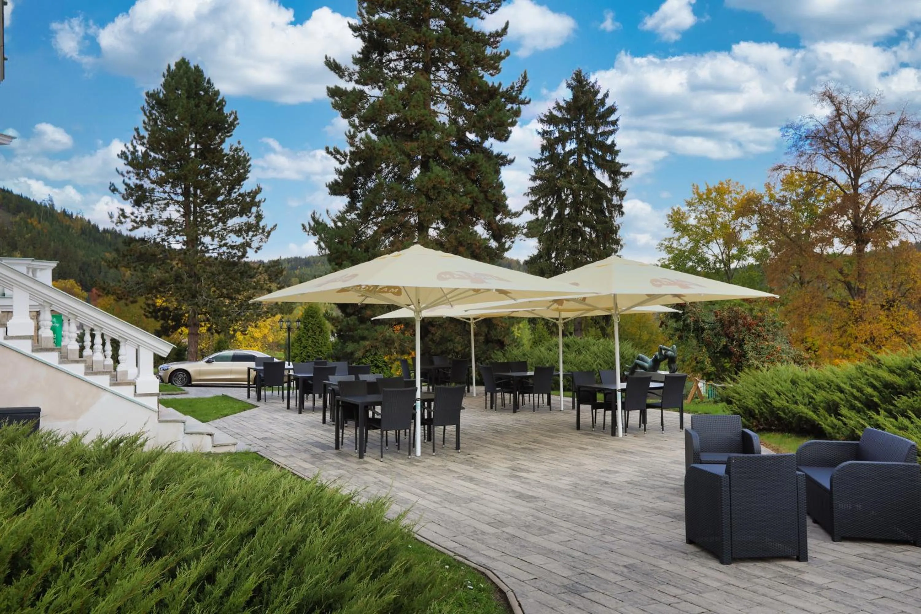 Property building in Hotel Château Cihelny