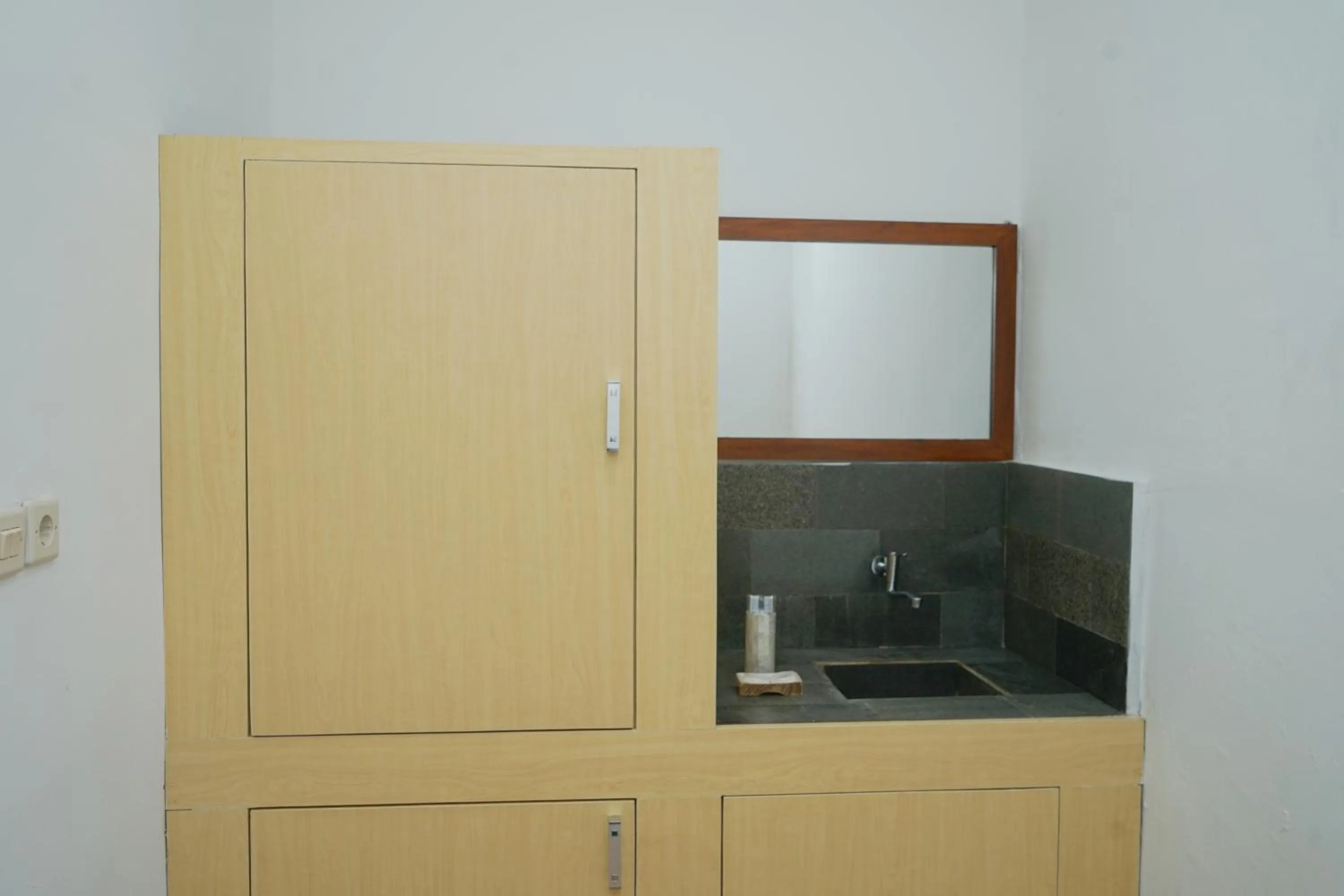 wardrobe in Abams Gili Air